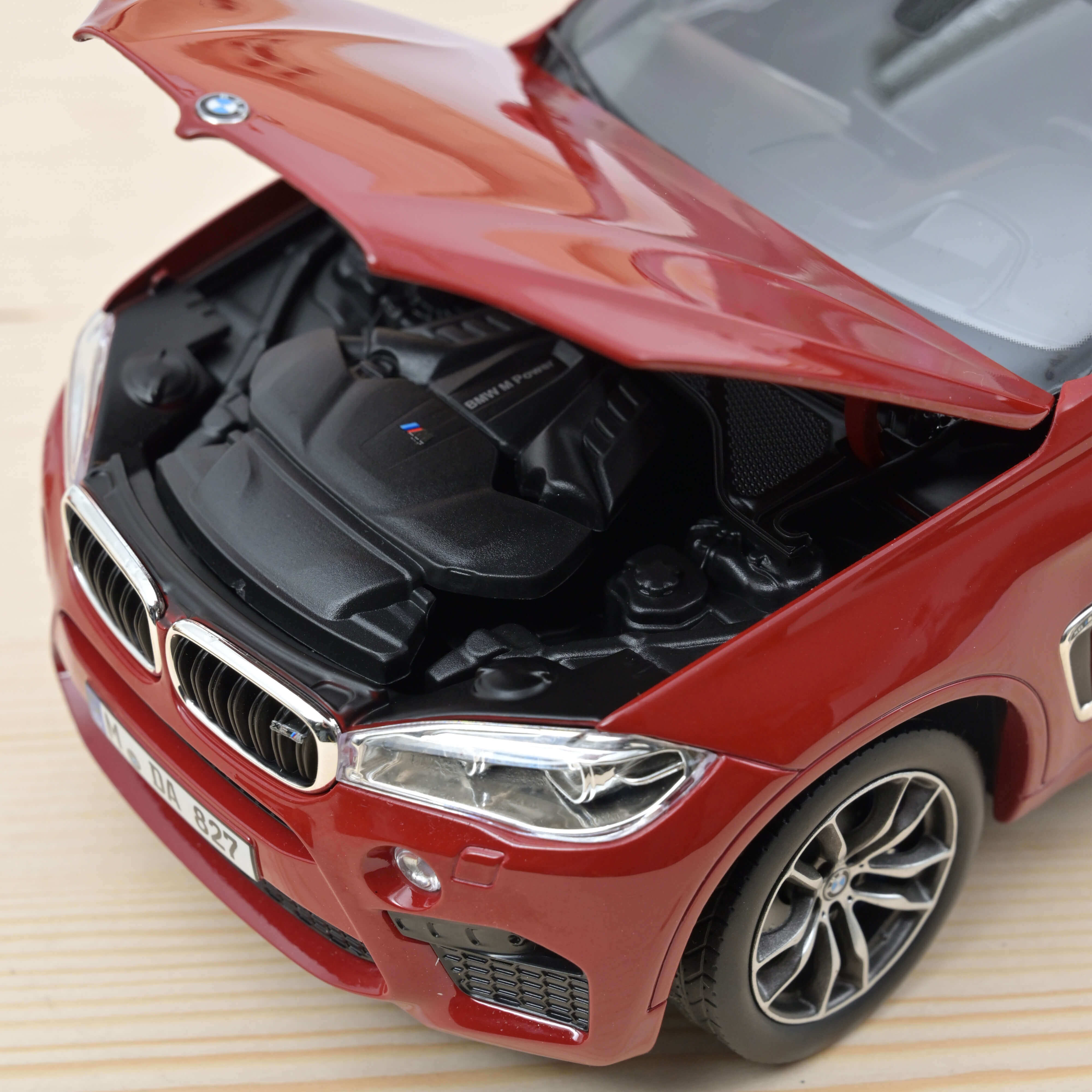norev-bmw-x6-m-2015-rosso-metallizzato-modellino-suv-1-18 image 3