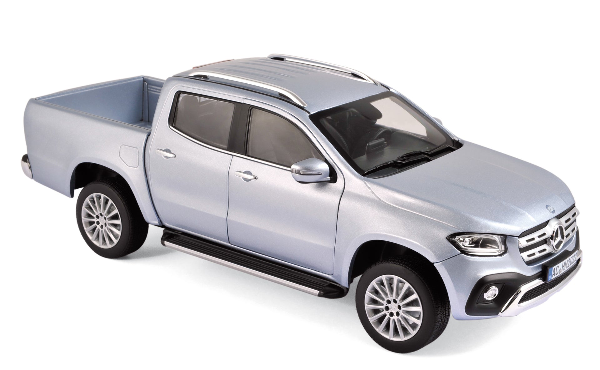 norev-mercedes-benz-classe-x-2017-modellino-auto-1-18-argento image 1