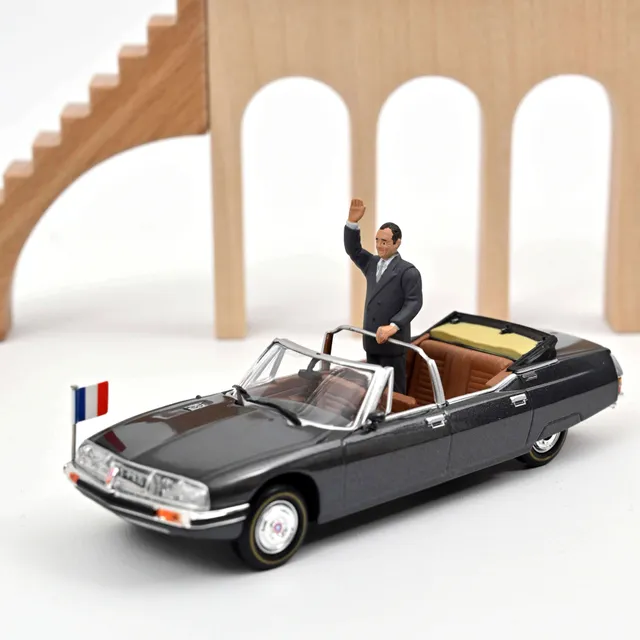 norev-citro-n-sm-presidenziale-1995-jacques-chirac-modellino-1-43-con-personaggi image 1