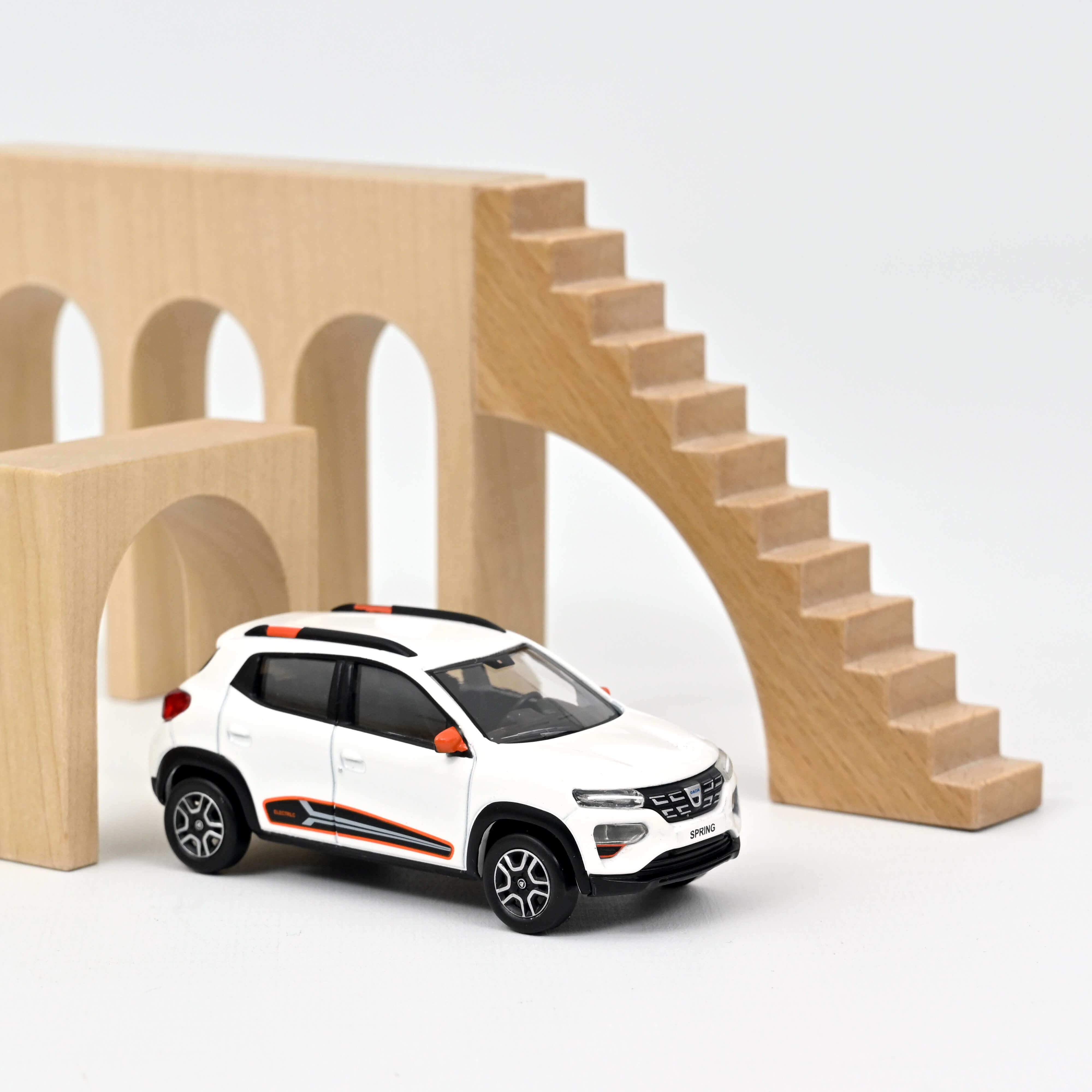 norev-dacia-spring-comfort-plus-2022-blanc-kaolin-modellino-auto-1-43 image 1