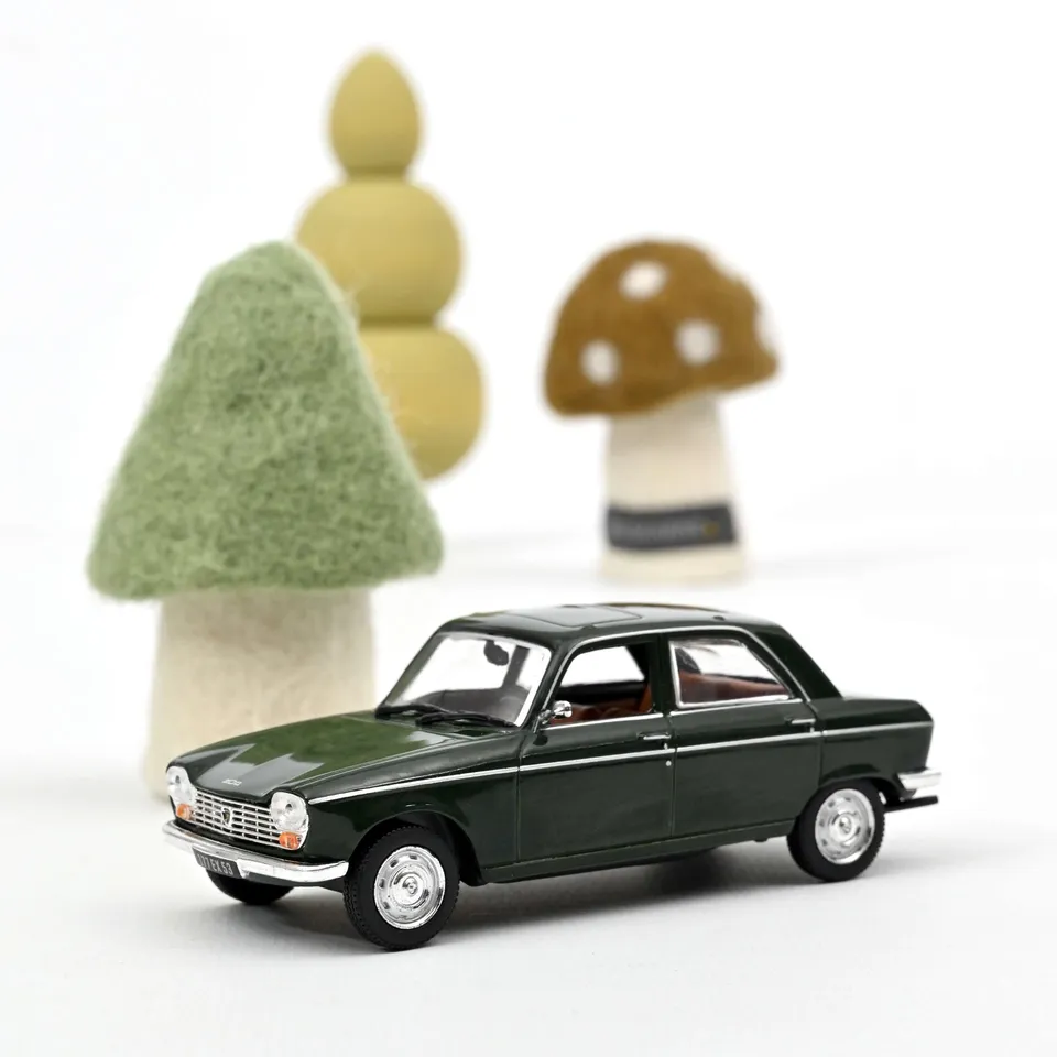 norev-peugeot-204-1966-antique-green-1-43-modellino-vintage image 1