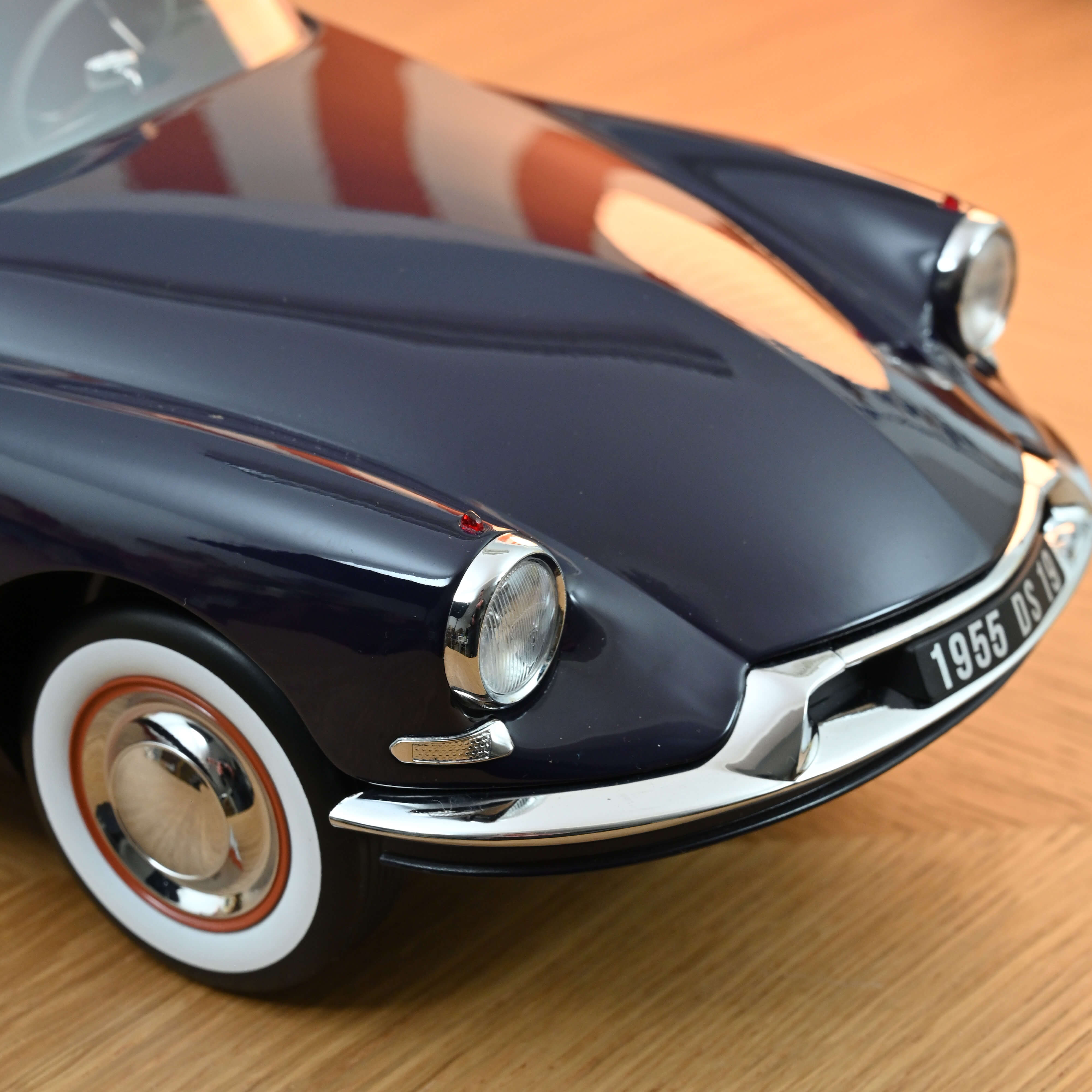 norev-citro-n-ds-19-1955-modellino-auto-1-12-aubergine-et-champagne image 3