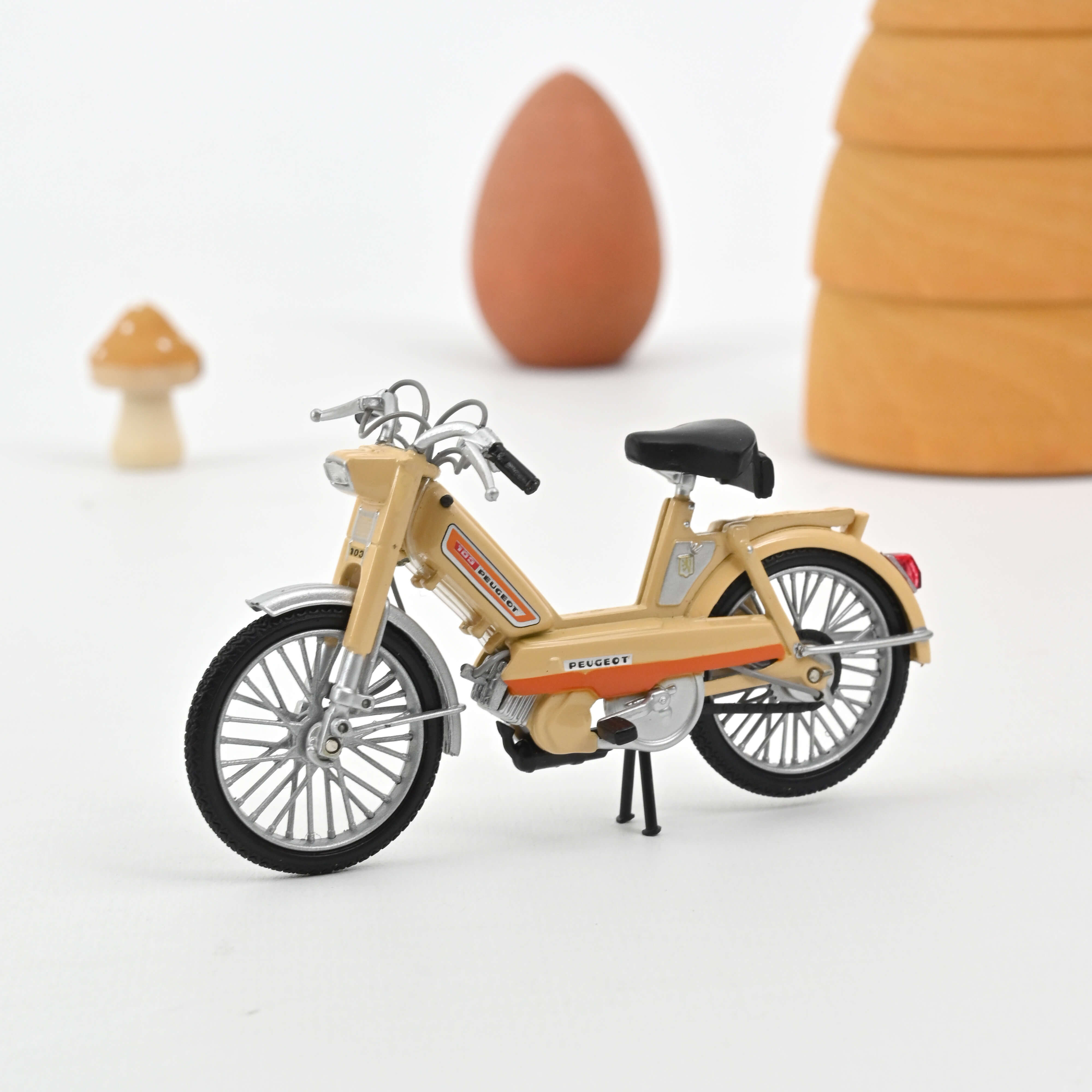 norev-peugeot-103-l-1972-beige-modellino-motorino-1-18 image 1