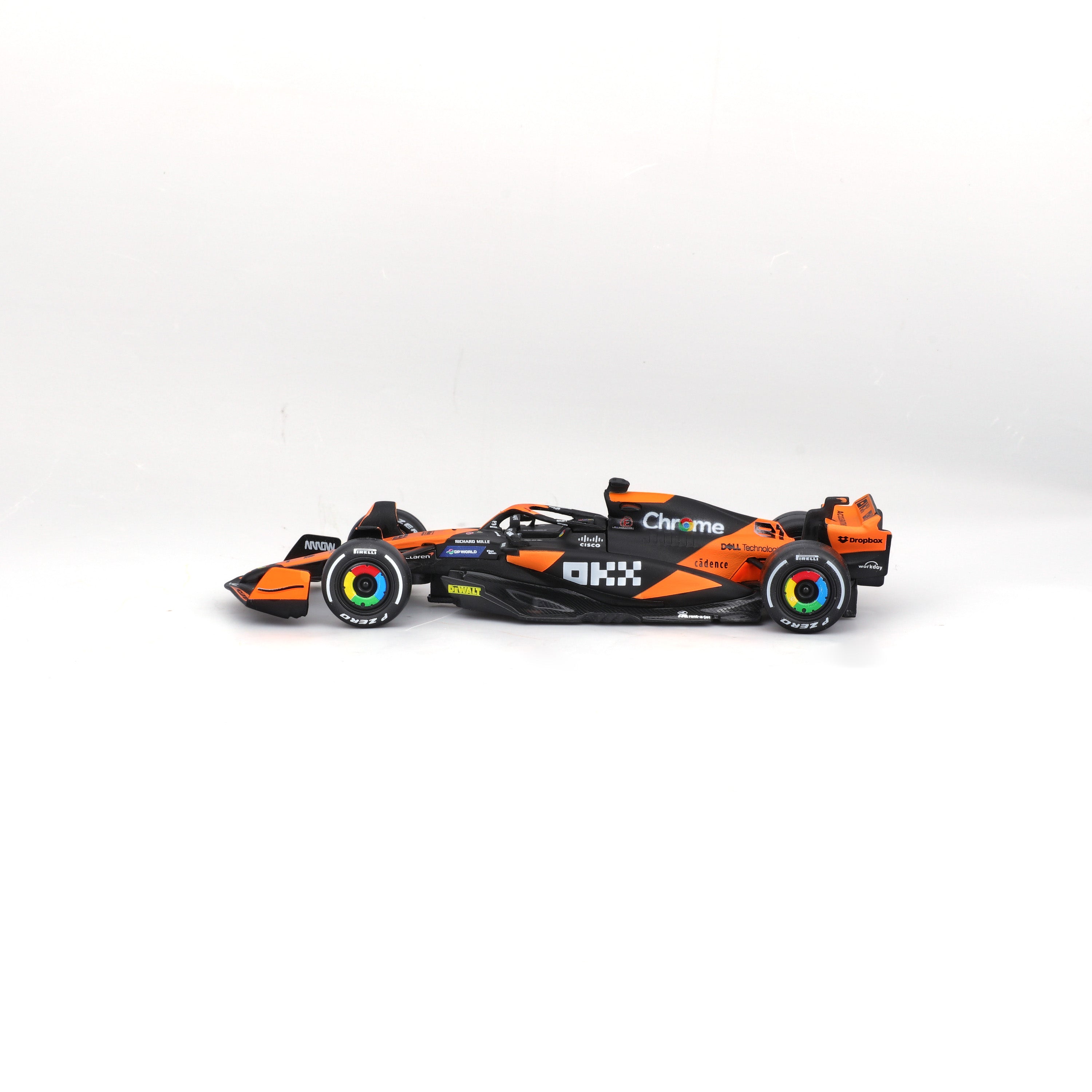 bburago-mclaren-mcl38-81-oscar-piastri-f1-2024-auto-1-43-diecast image 3