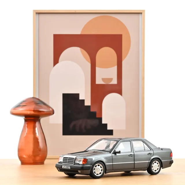 norev-mercedes-benz-500-e-1990-grigio-metallizzato-1-18 image 1