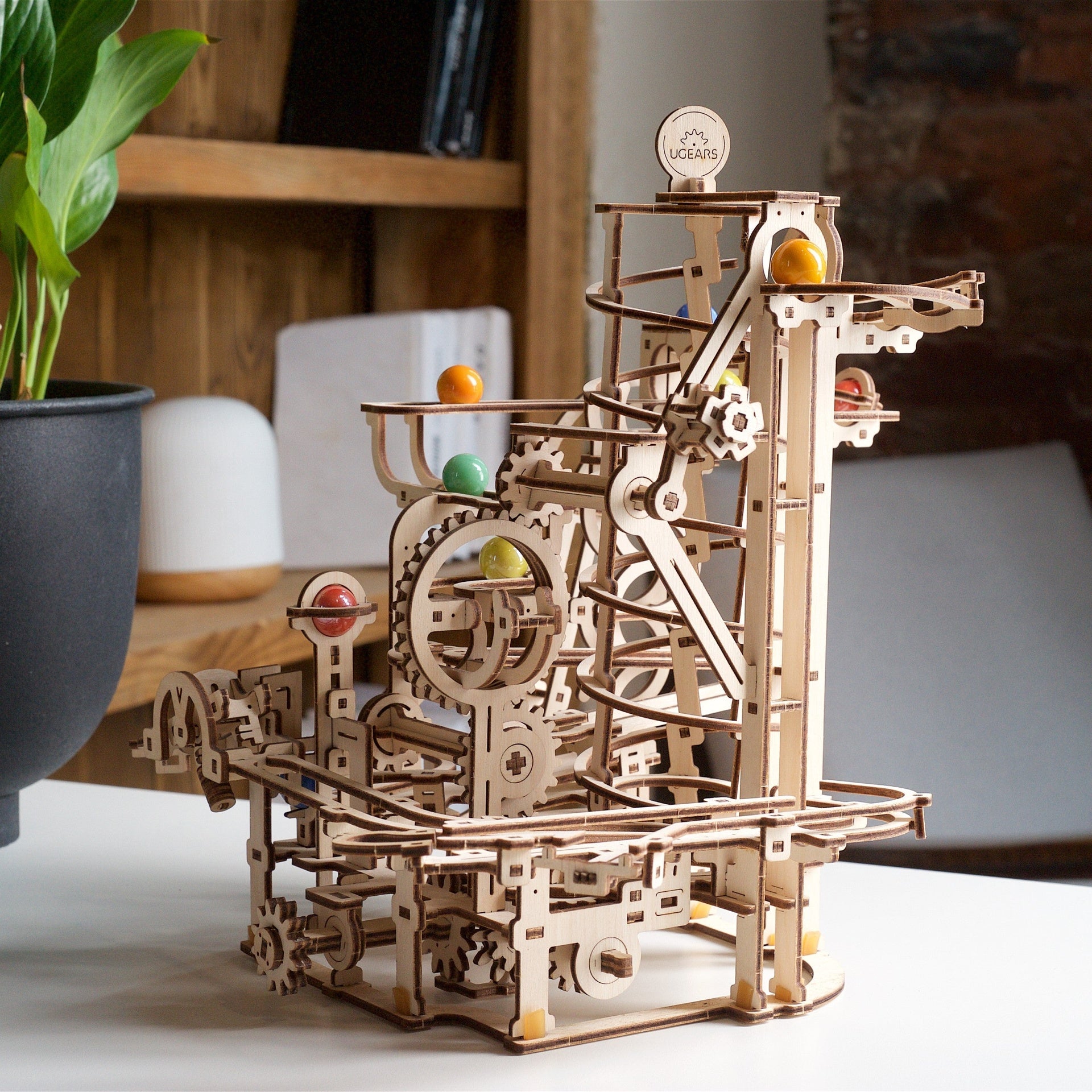 ugears-marble-run-spiral-hoist-puzzle-3d-meccanico-in-legno image 8