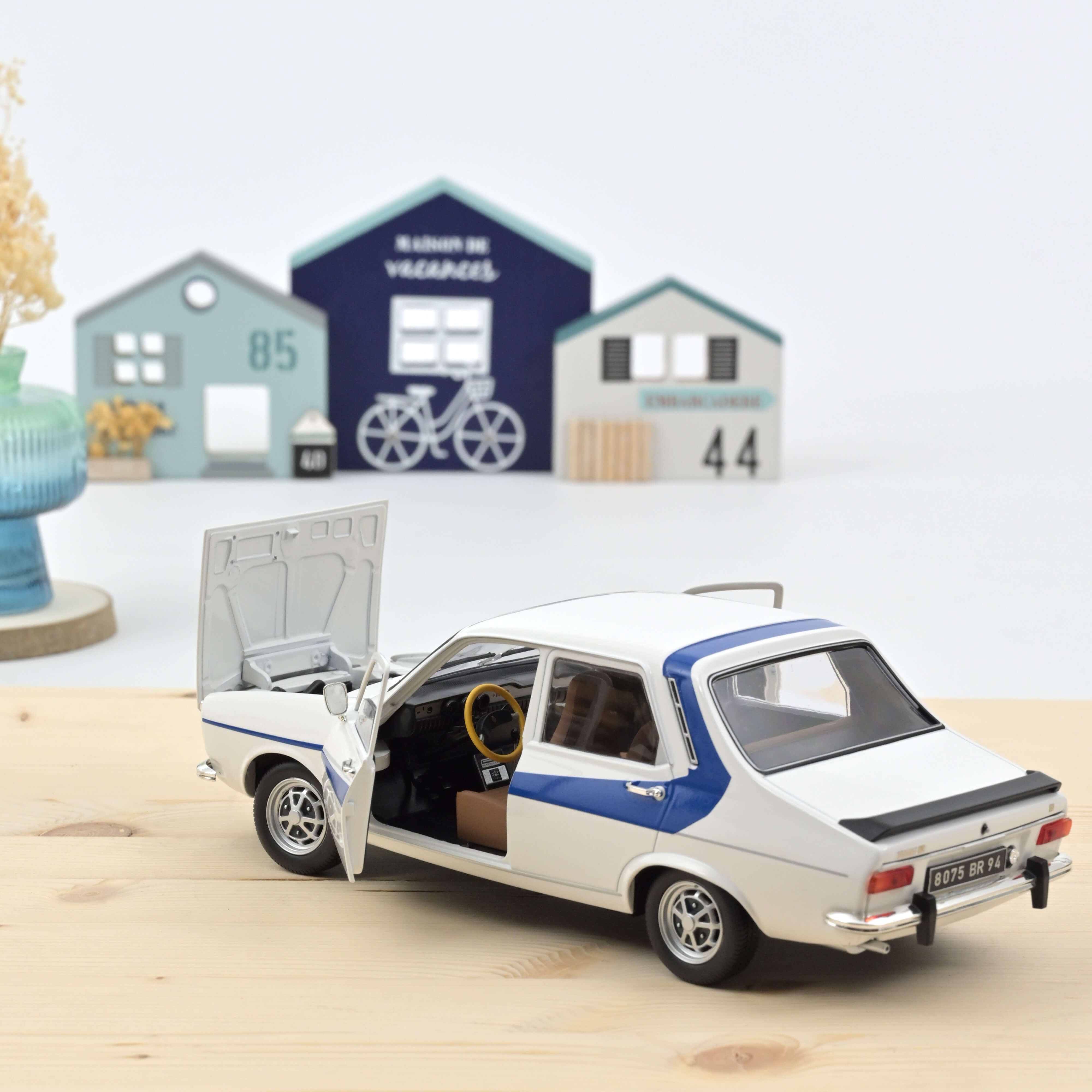 norev-renault-12-1984-bianca-e-blu-1-18-300-pezzi-marche-l-ombre image 2