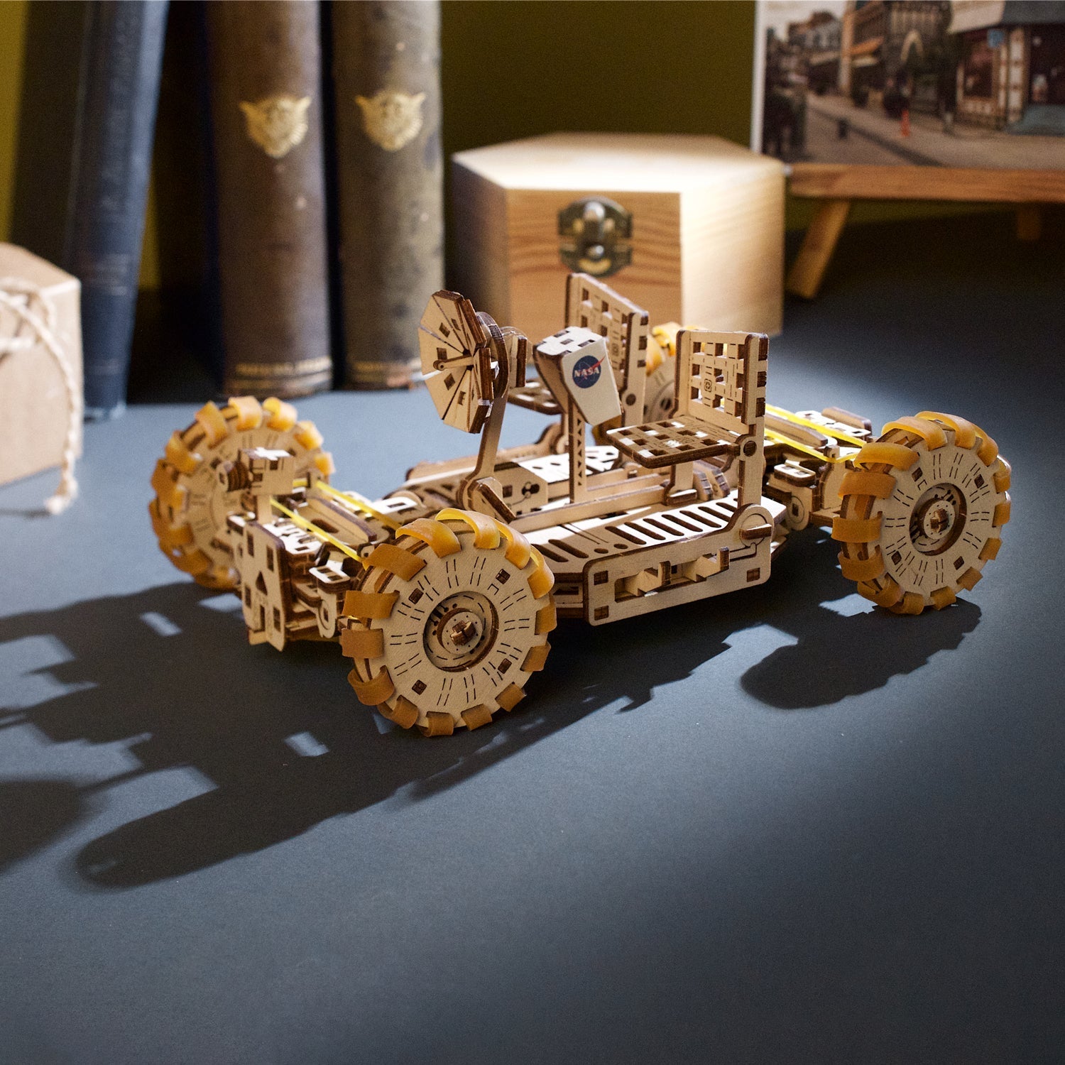 ugears-nasa-lunar-rover-rover-lunare-apollo-in-legno-da-costruire image 8