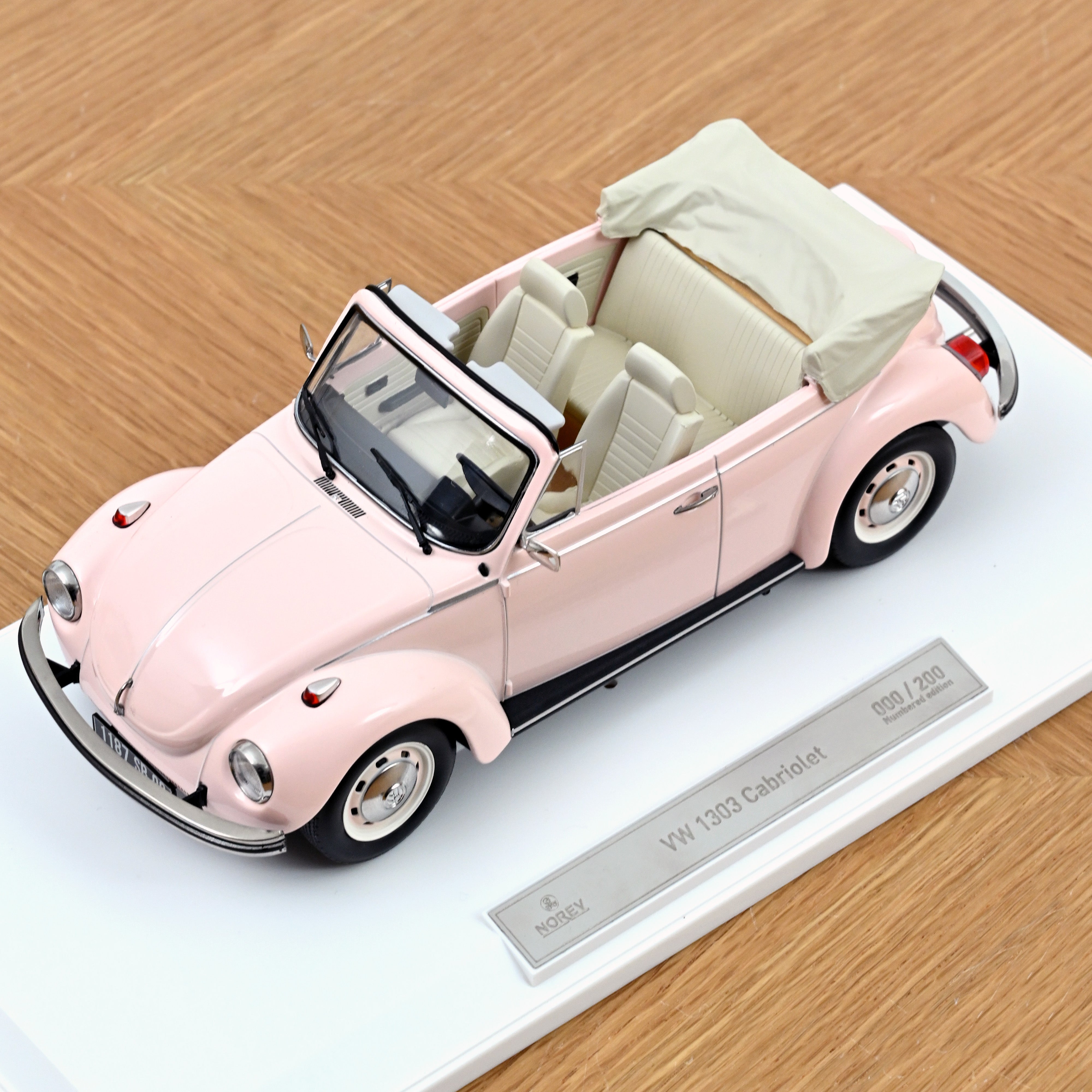 norev-vw-1303-maggiolino-cabriolet-1972-rosa-1-18-edizione-limitata-200-pcs image 5