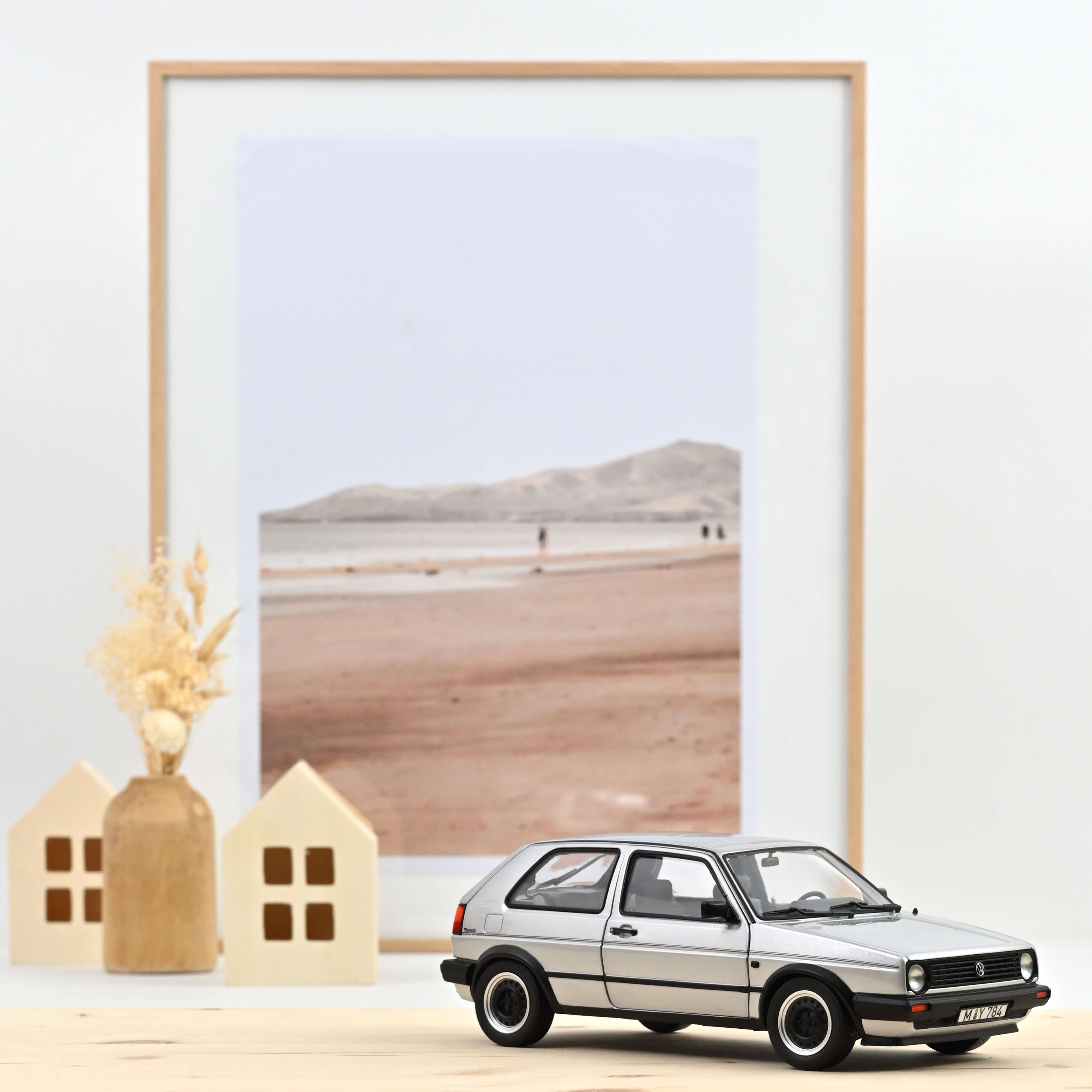 norev-vw-golf-2-memphis-1988-modellino-auto-1-18-grigio-argento-200-pezzi image 1