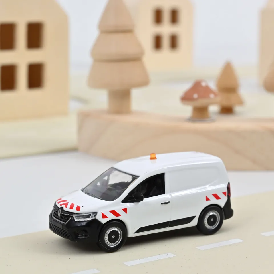 norev-renault-kangoo-van-2023-bianco-con-strisce-rosse-1-64-minijet-soccorso image 1