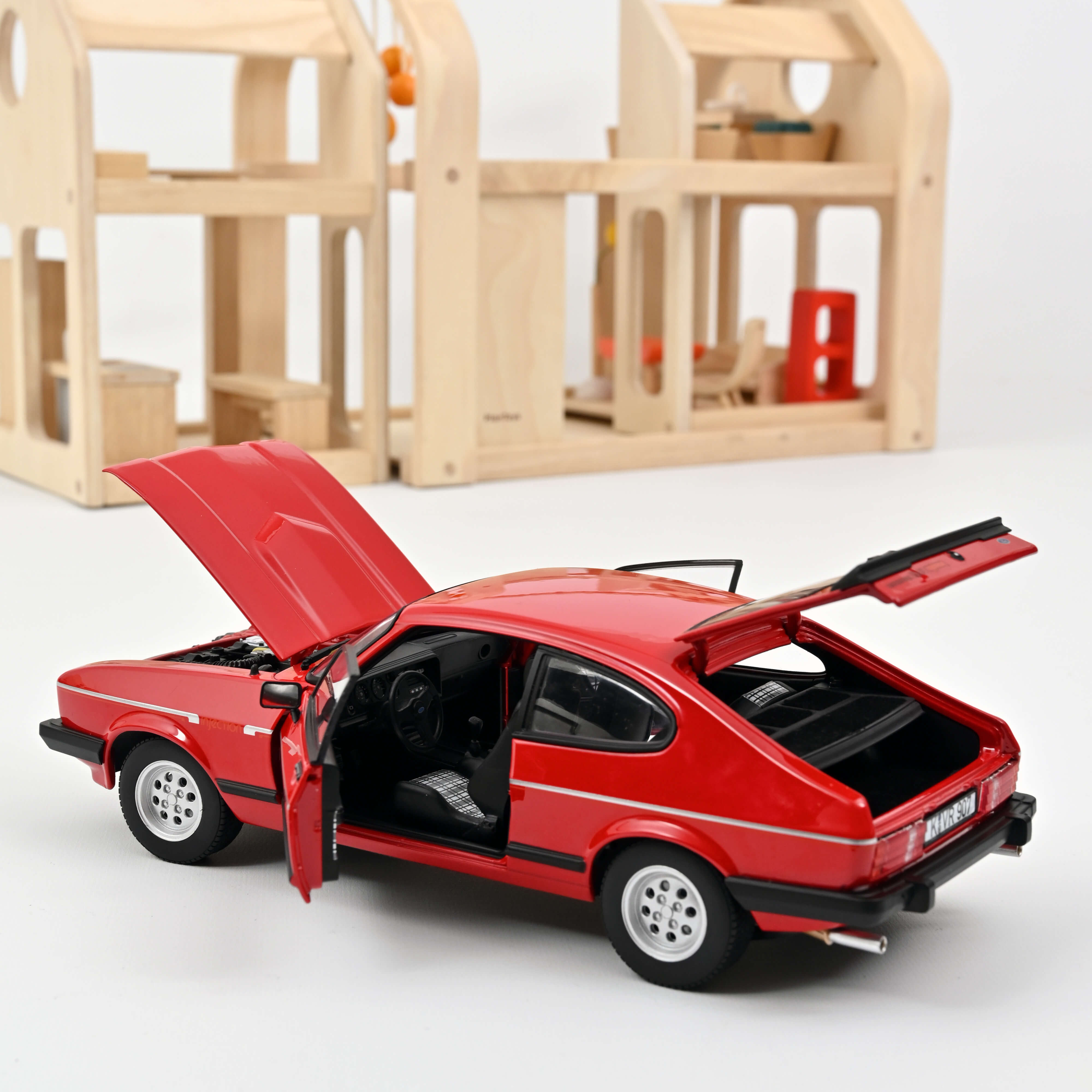 norev-ford-capri-2-8i-injection-1983-rossa-1-18-modellino-youngtimer image 2