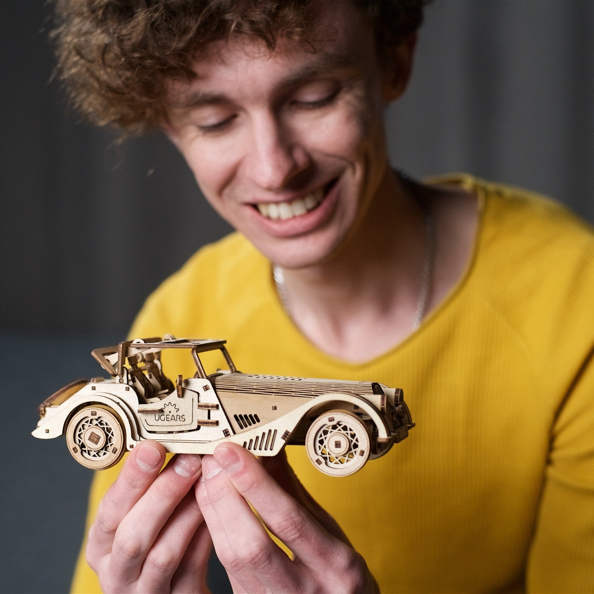 ugears-sports-car-rapid-mouse-auto-a-molla-in-legno-da-costruire image 7