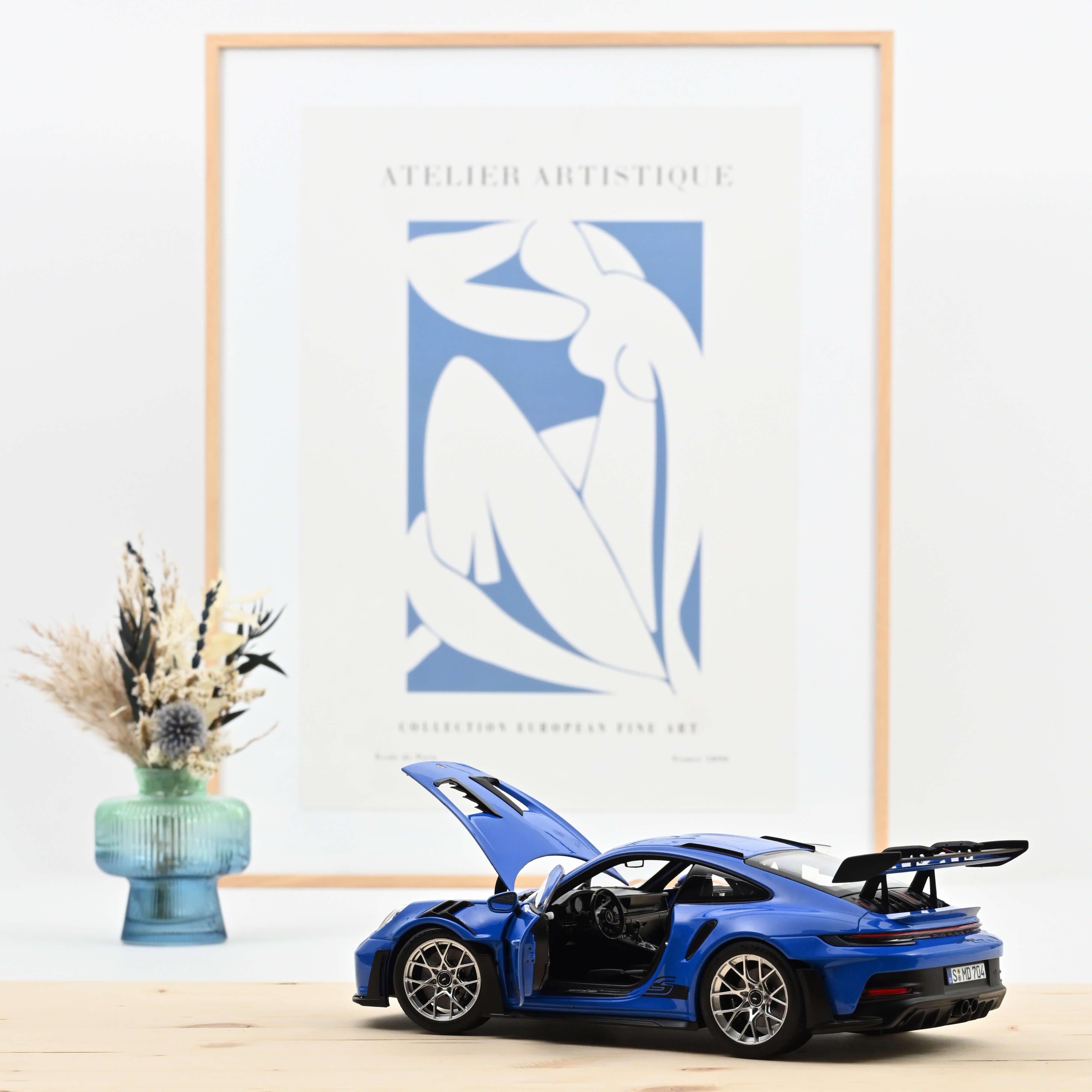 norev-porsche-911-gt3-rs-2022-blu-shark-1-18-modellino image 2