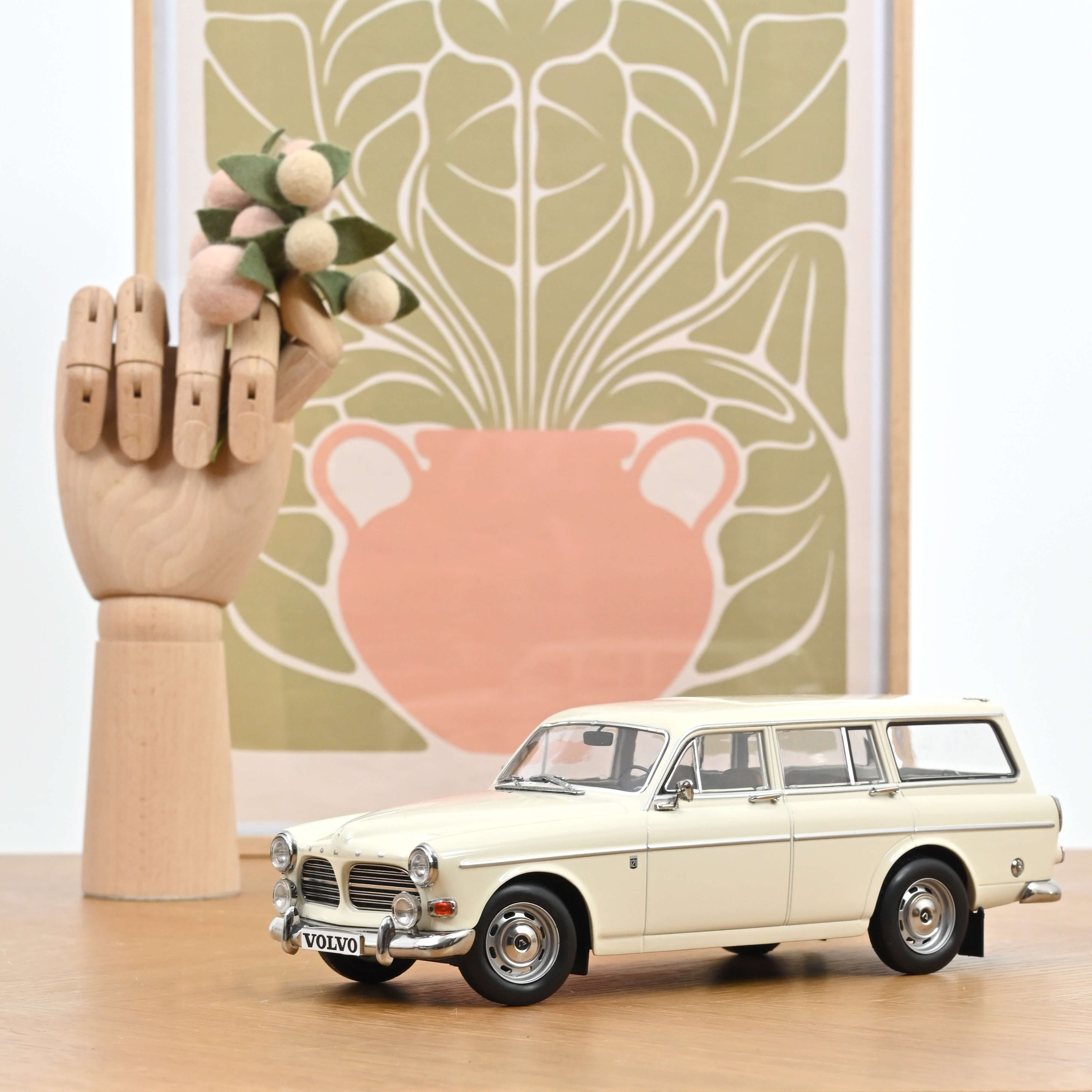 norev-volvo-amazon-break-1968-1-18-bianco-perla image 4