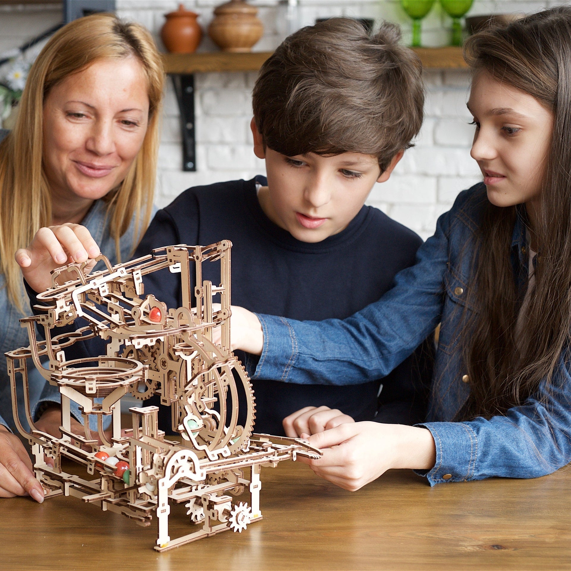 ugears-marble-run-stepped-hoist-percorso-biglie-in-legno-con-sollevatore-a-3-gra image 7
