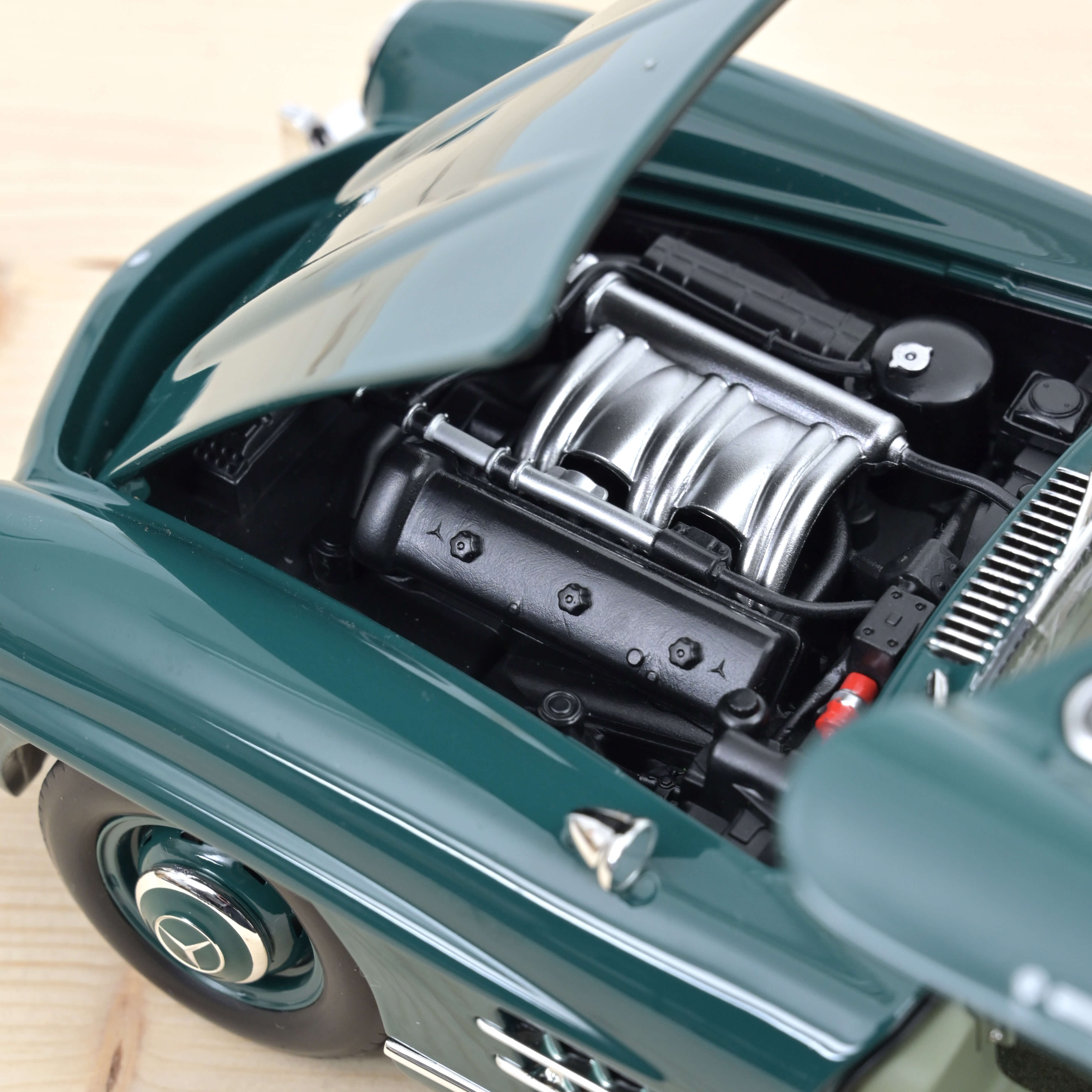 norev-mercedes-benz-300-sl-1954-modellino-auto-1-18-verde-con-interni-beige image 4