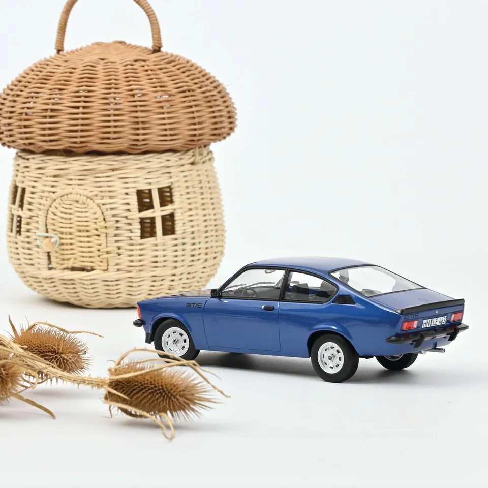 norev-opel-kadett-gt-e-1977-modellino-auto-1-18-blu-metallizzato-edizione-200-pz image 1