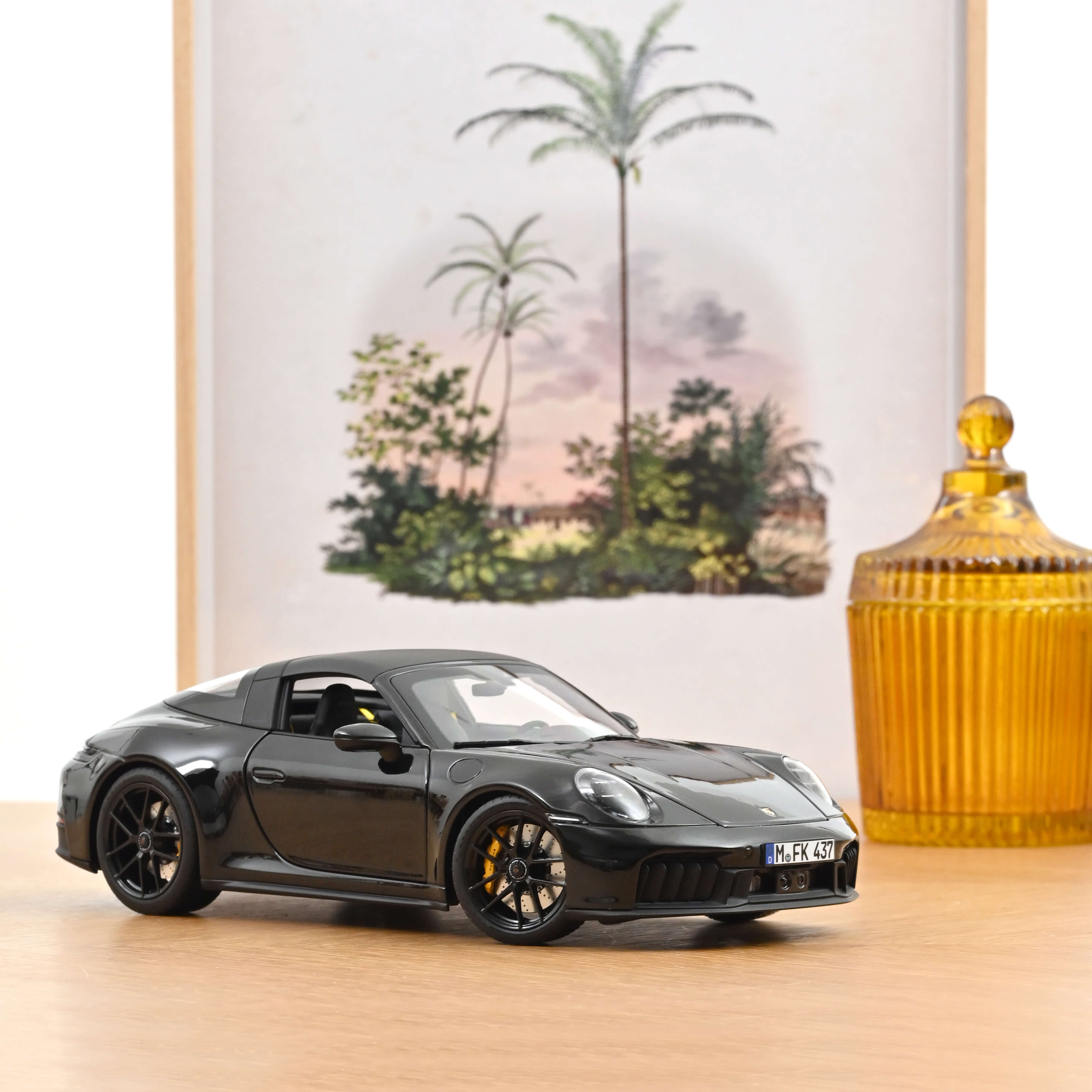 norev-porsche-911-targa-4-gts-2025-nera-1-18-edizione-200-pz image 1