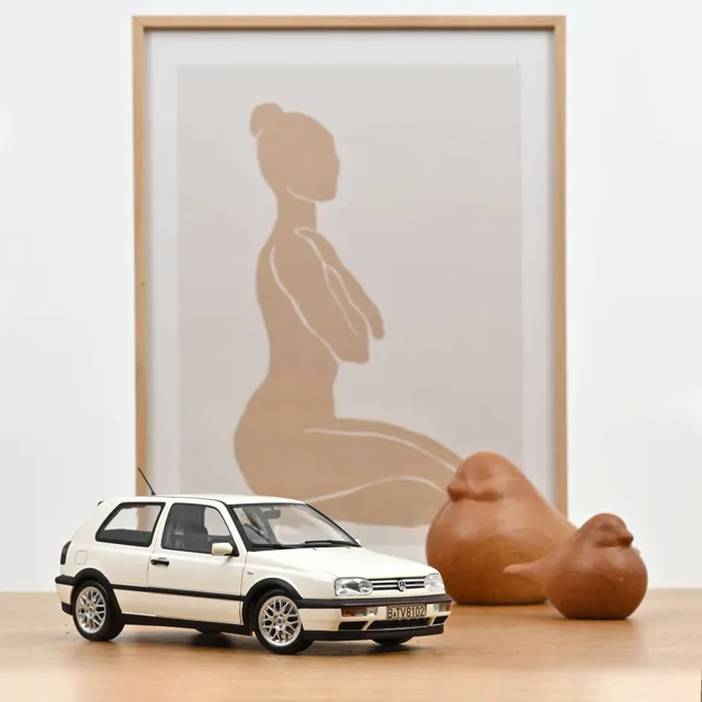 norev-vw-golf-gti-20-anni-1996-modellino-auto-1-18-blanc-candy image 1