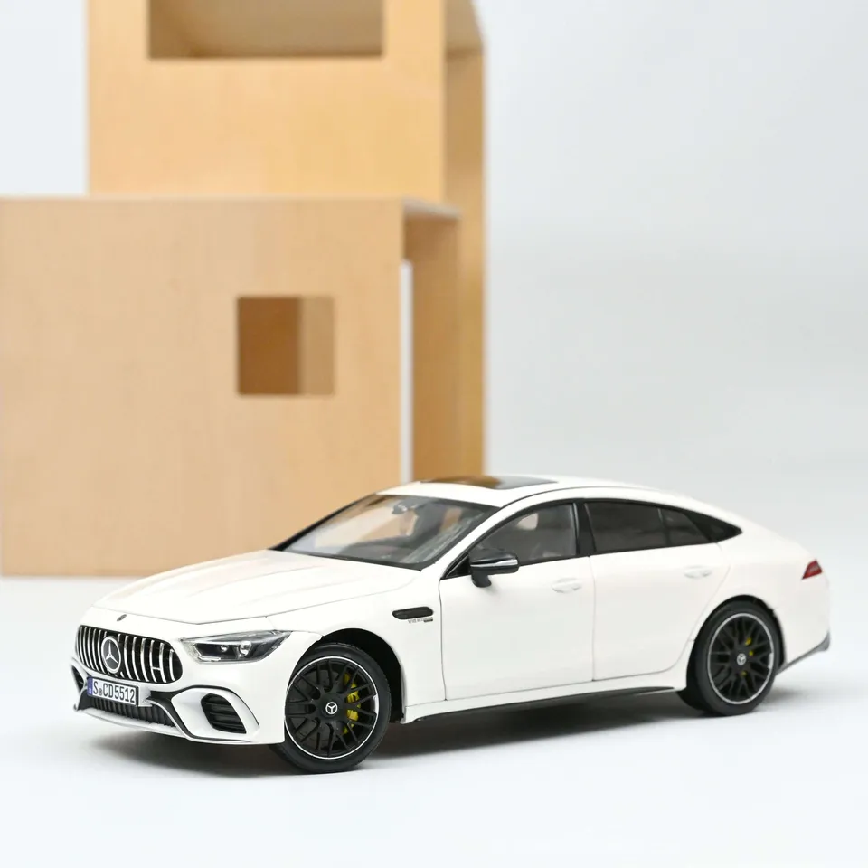 norev-mercedes-amg-gt-s-4-matic-2019-white-1-18-modellino-die-cast image 1