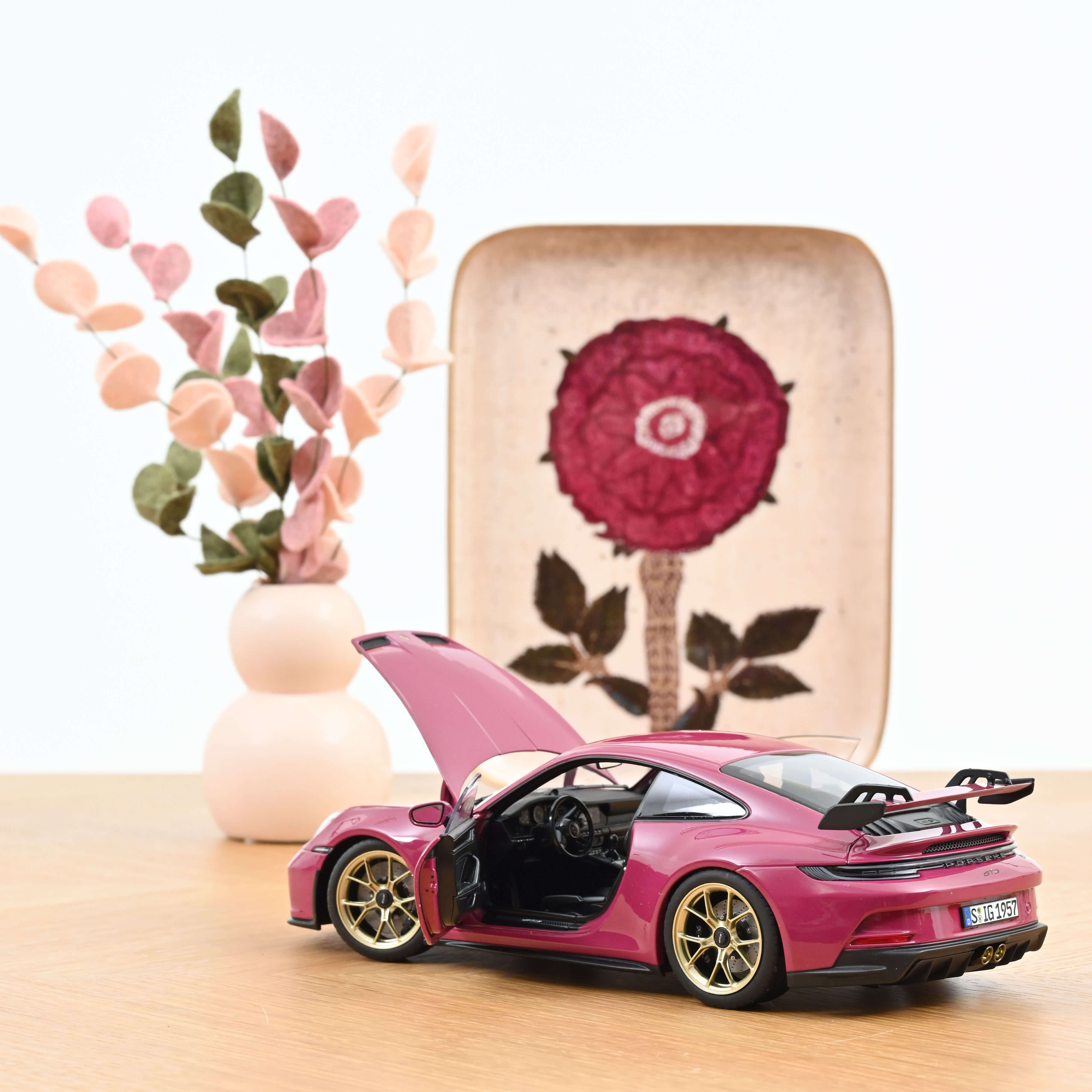 norev-porsche-911-gt3-2021-992-modellino-auto-1-18-ruby-star-neo image 2