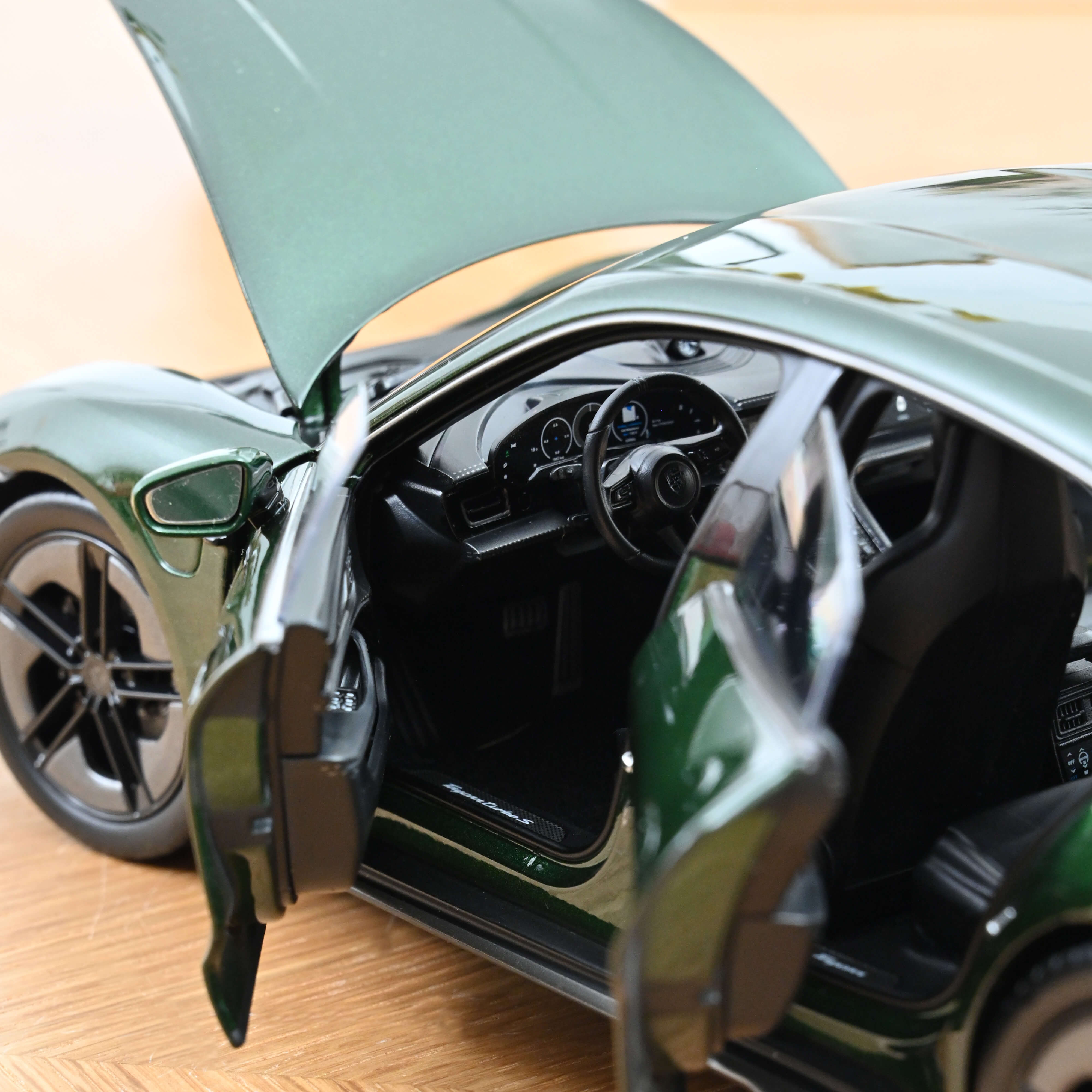 norev-porsche-taycan-turbo-s-2024-verde-quercia-neo-1-18-200-pz image 4