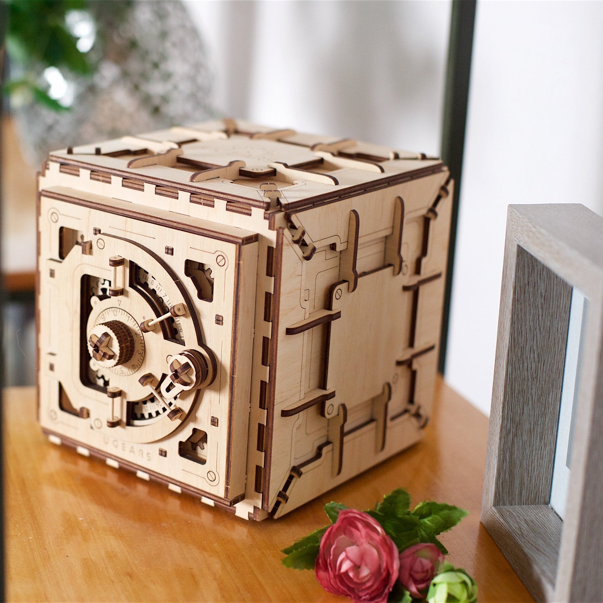 ugears-safe-cassaforte-puzzle-3d-in-legno-con-combinazione image 8