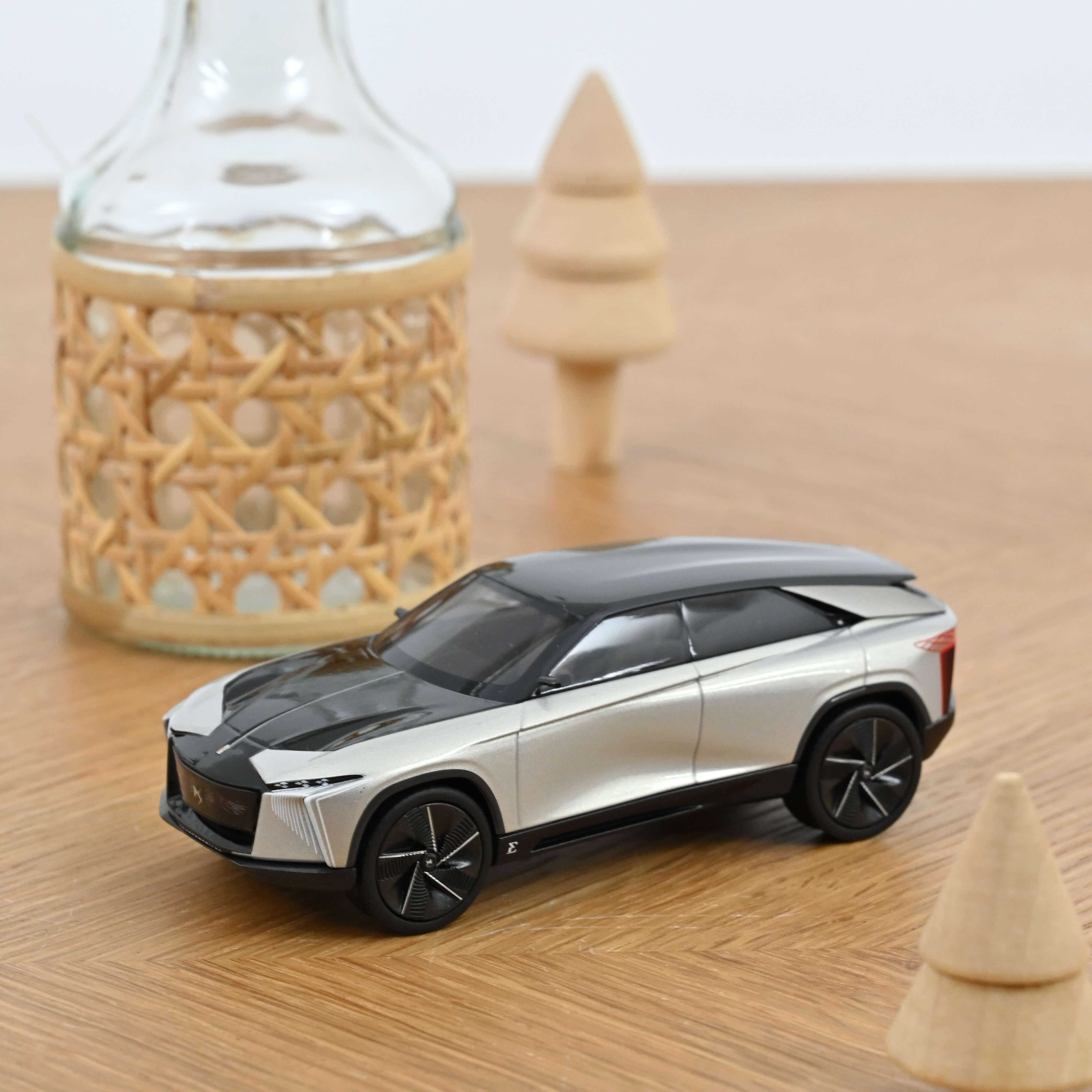 norev-ds-aero-sport-lounge-gris-noir-modellino-auto-1-43 image 1
