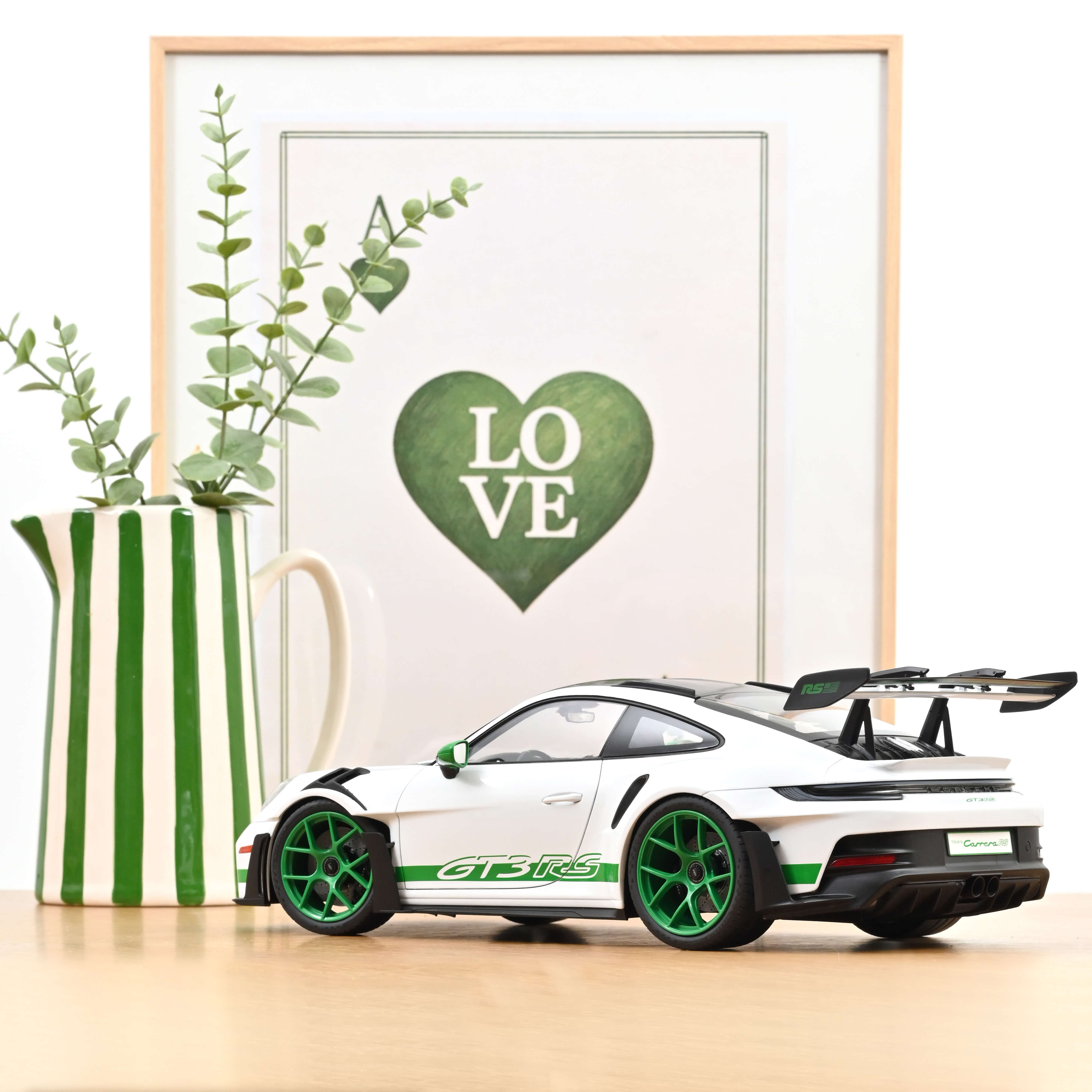 norev-porsche-911-gt3-rs-tribute-to-carrera-rs-2022-bianco-verde-python-1-12 image 2