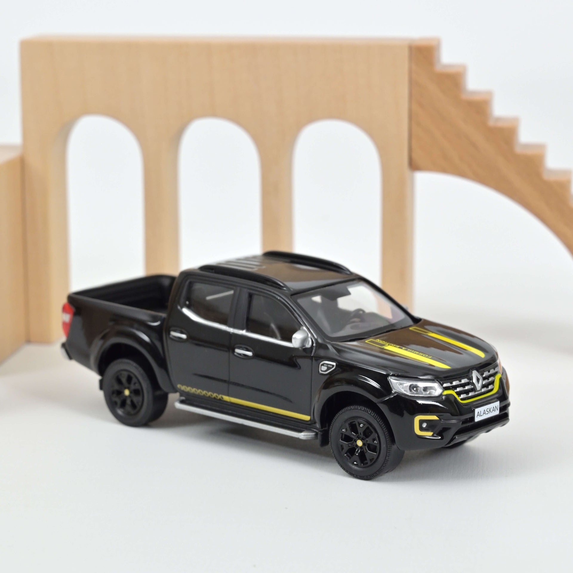norev-renault-alaskan-2018-formula-edition-1-43-modellino-pick-up-die-cast image 1