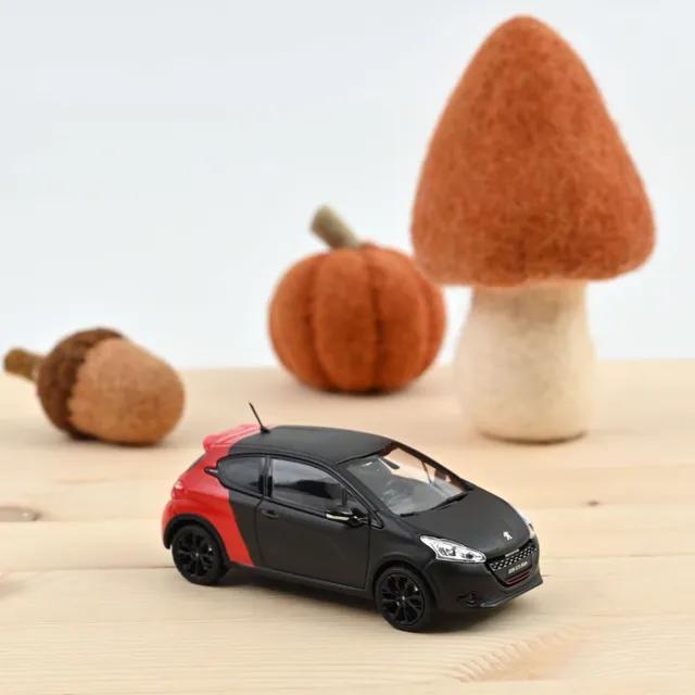 norev-peugeot-208-gti-30th-2014-nero-opaco-e-rosso-1-43 image 1