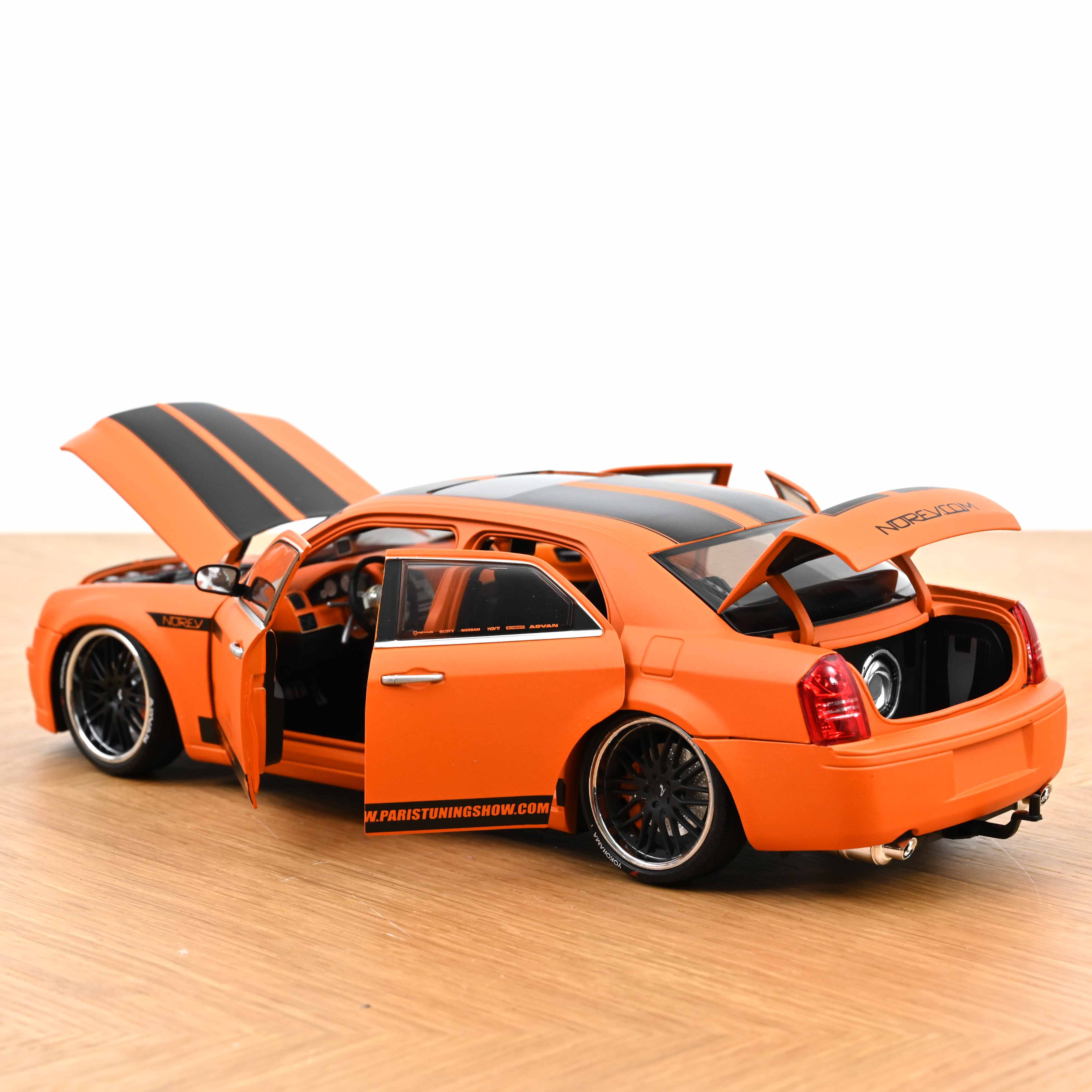 norev-chrysler-300c-by-parotech-jet-ski-parotech-modellino-1-18-arancione-nero image 7