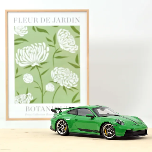 norev-porsche-911-gt3-992-2021-modellino-auto-1-18-verde-esclu-web-300pz image 1