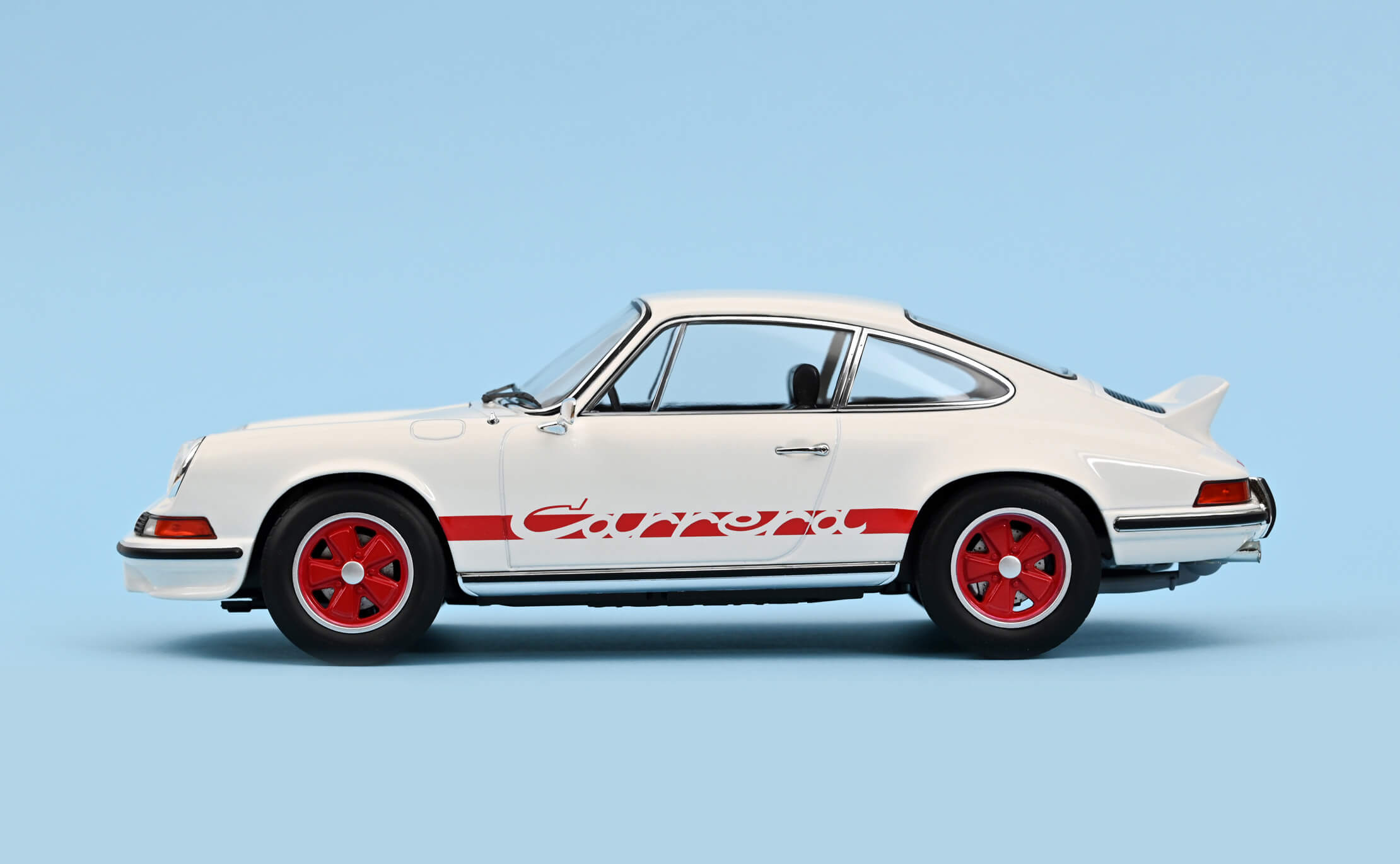 norev-porsche-911-rs-1973-automodello-1-18-bianca-con-decorazione-rossa image 3