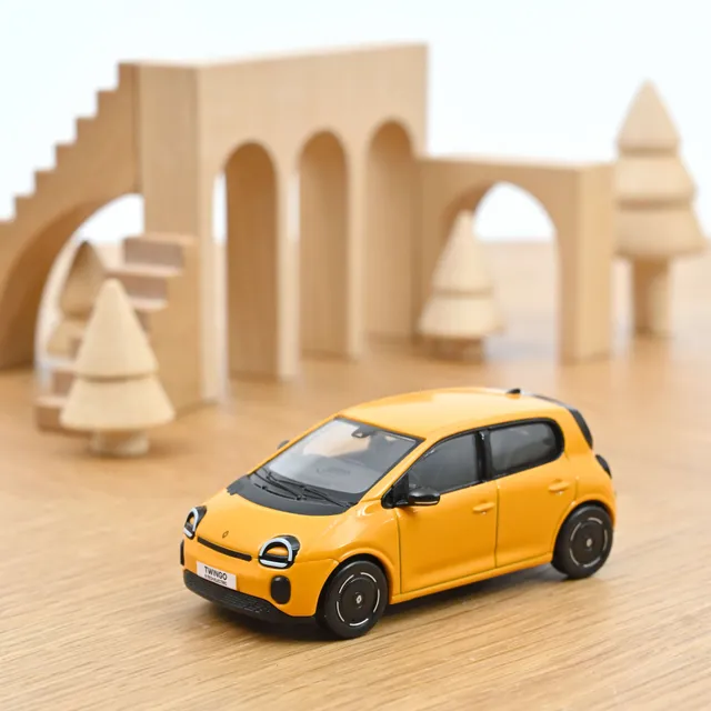 norev-renault-twingo-e-tech-2026-giallo-mango-1-43 image 1