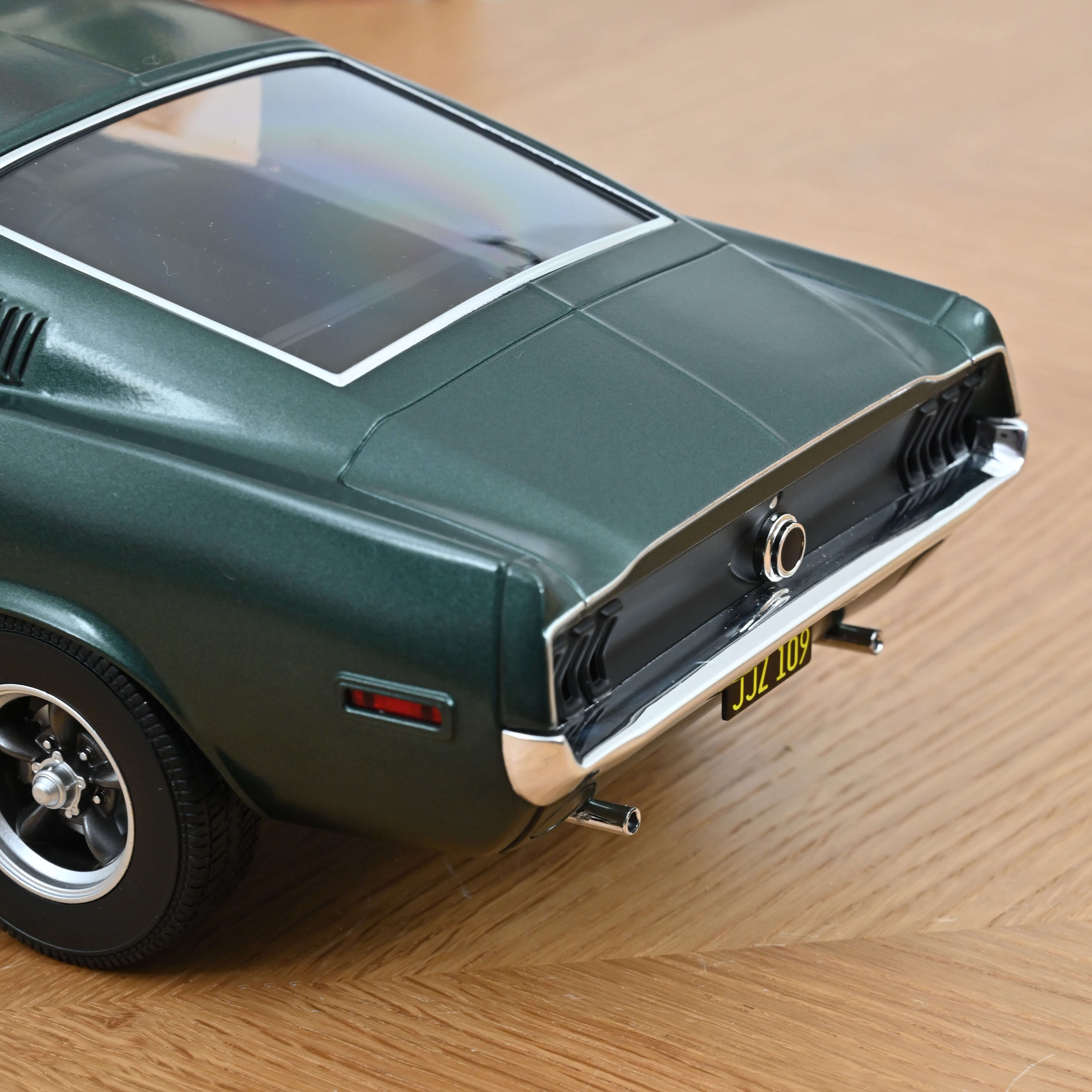 norev-ford-mustang-fastback-1968-vert-satin-m-tallis-1-12-modellino image 4