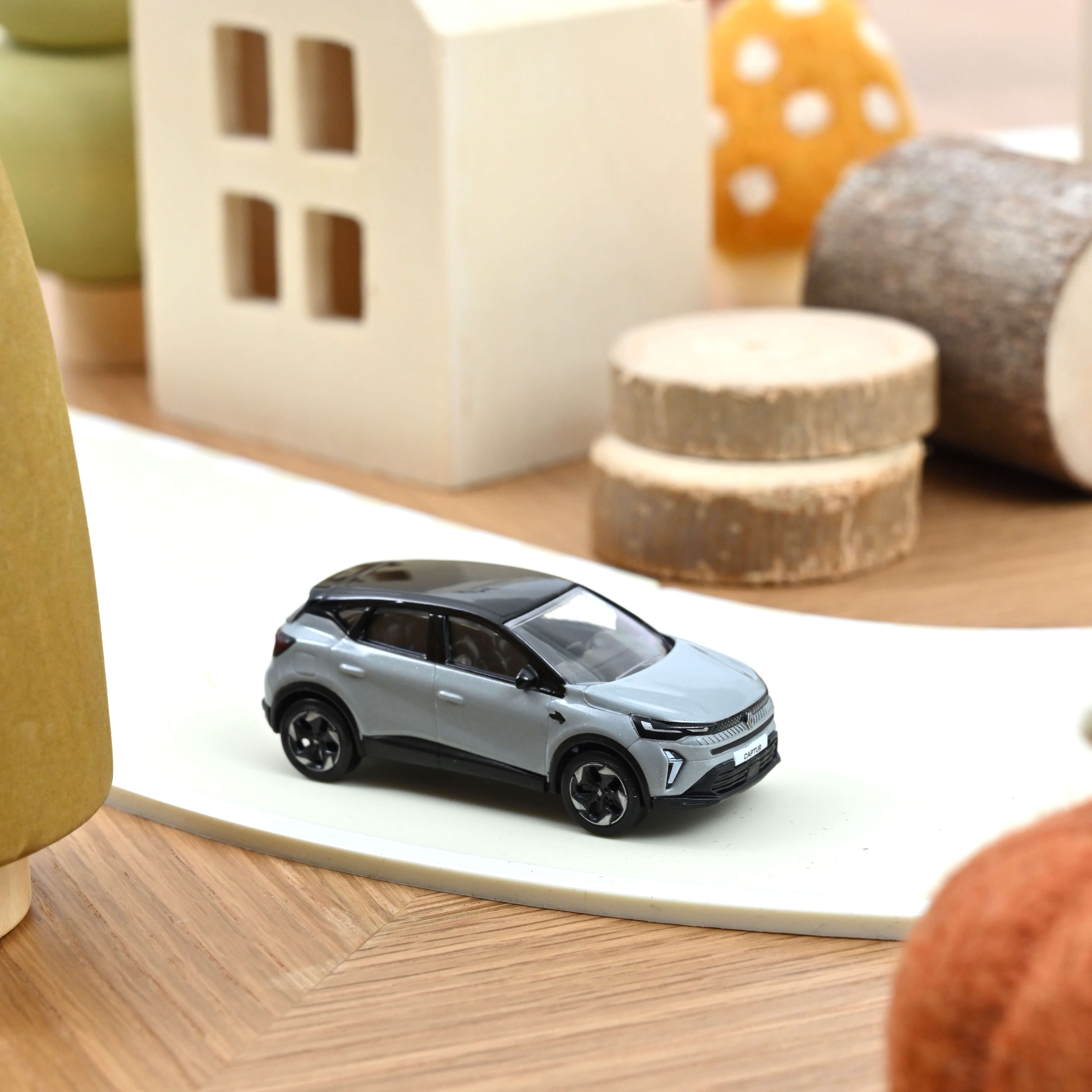 norev-renault-captur-2024-modellino-auto-1-64-grigio-rafale-e-nero image 1