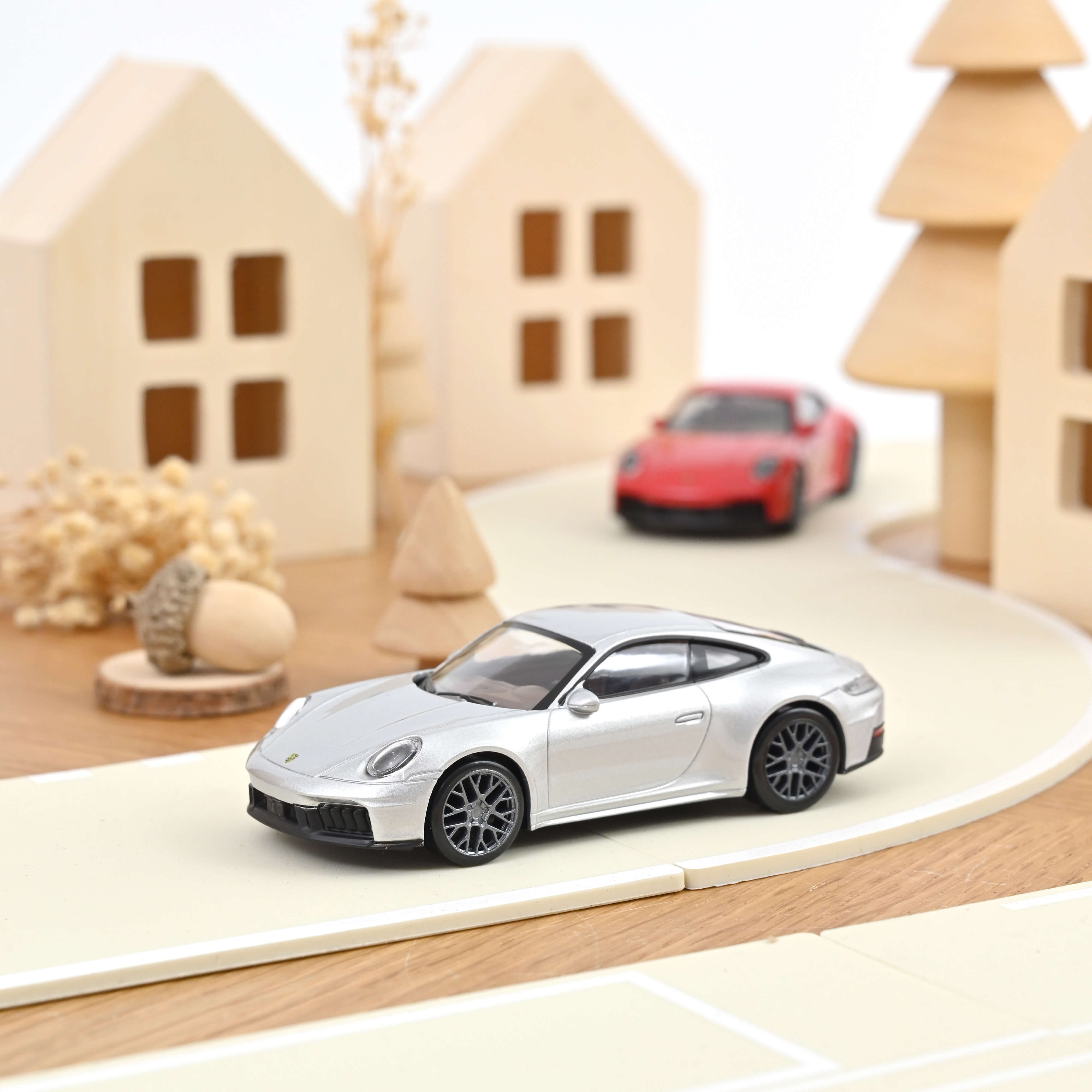 norev-porsche-911-gts-2024-jet-car-modellino-giocattolo-1-43-argento-polare image 1