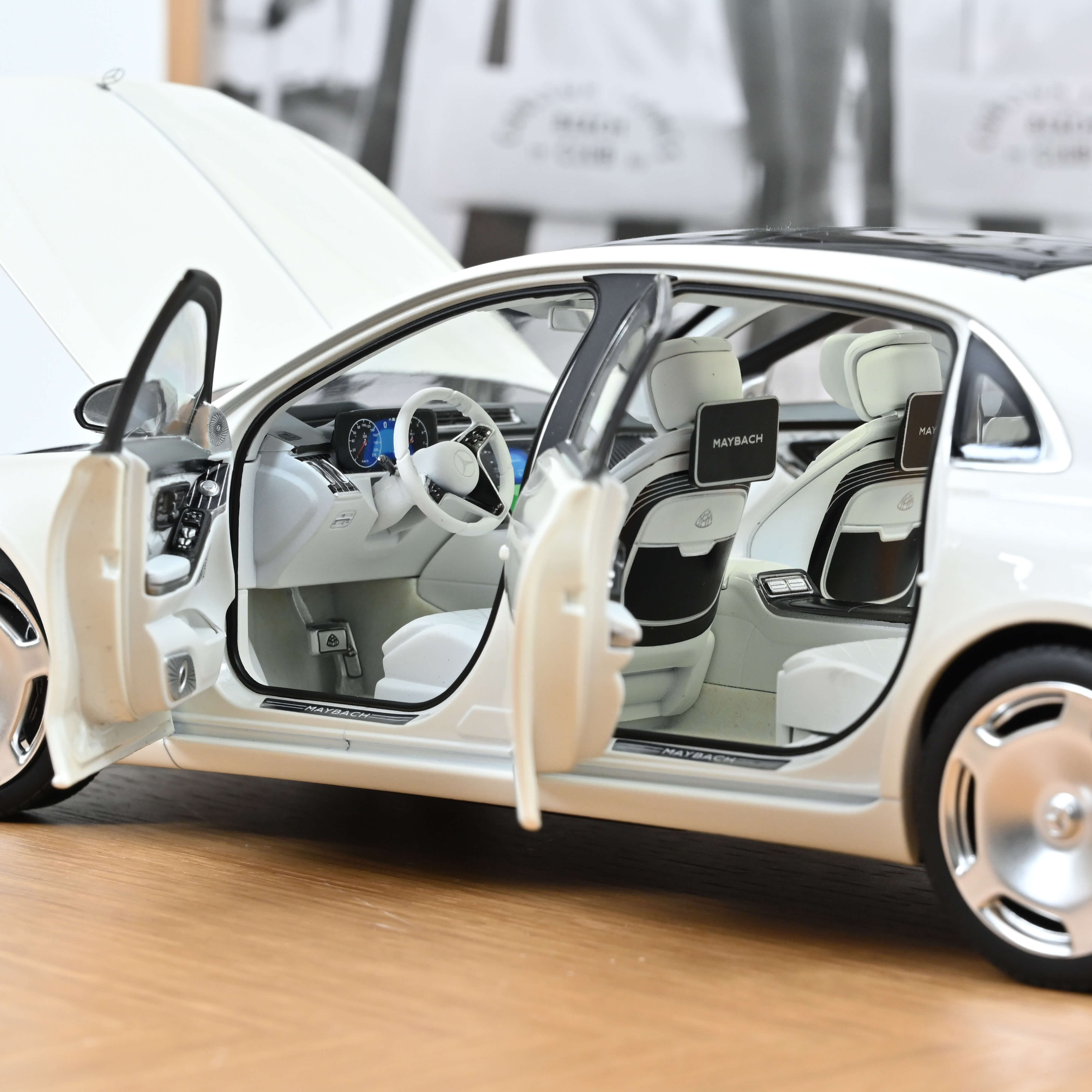 norev-mercedes-maybach-s-680-4matic-2021-modellino-auto-1-18-bianco-diamante image 5