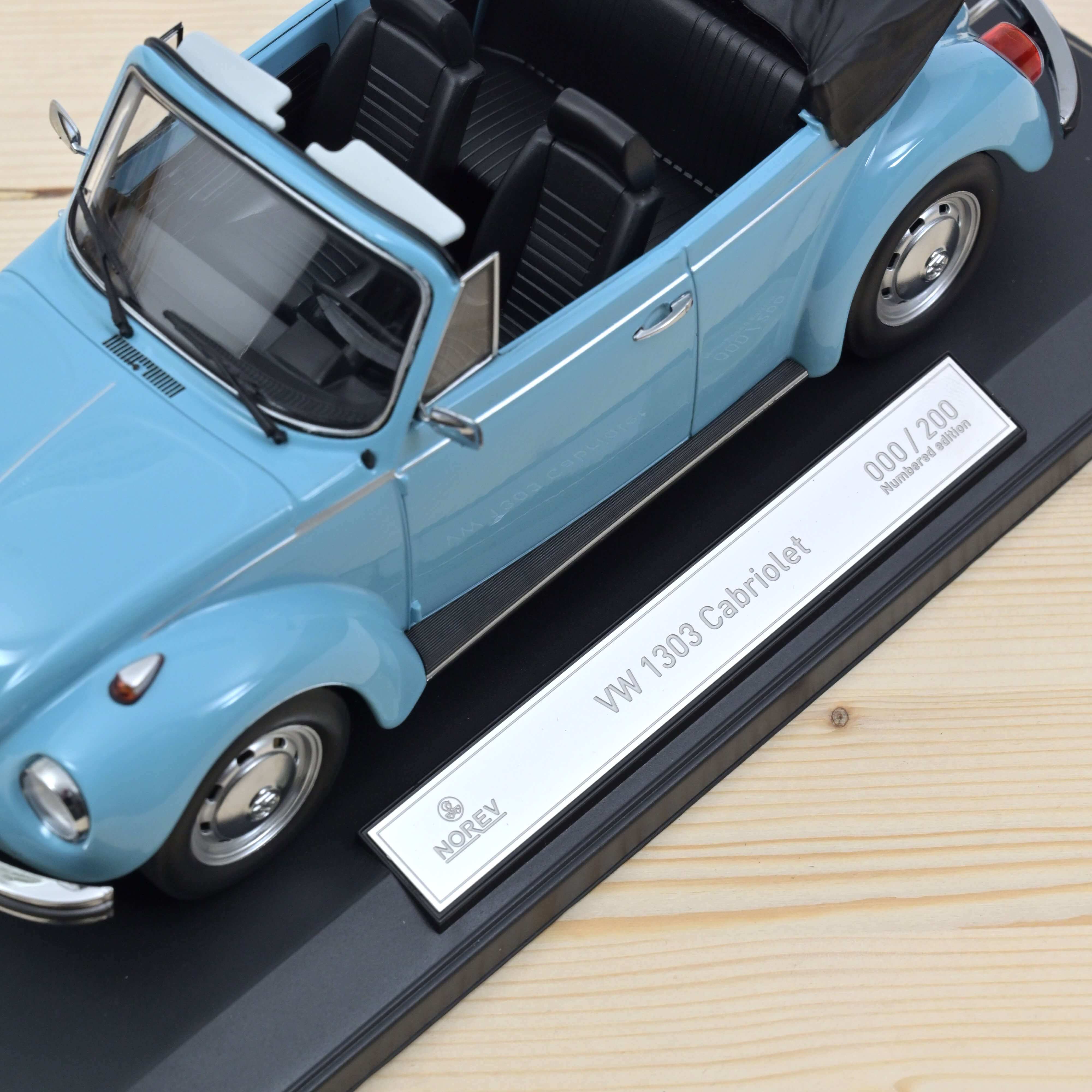 norev-vw-1303-cabriolet-1973-bleu-clair-1-18-200-pcs image 3