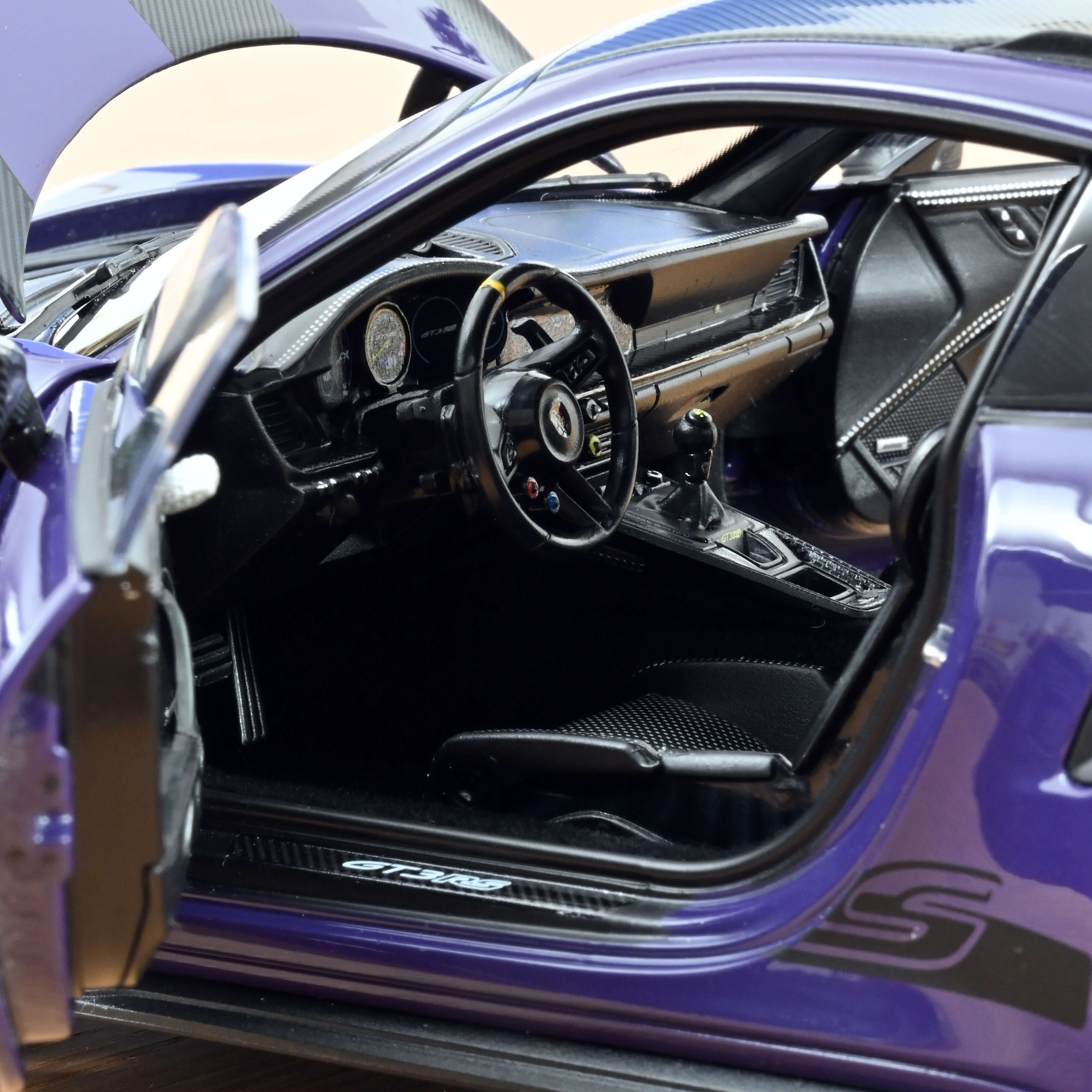 norev-porsche-911-gt3-rs-pack-weissach-2022-ultraviolet-1-18 image 5