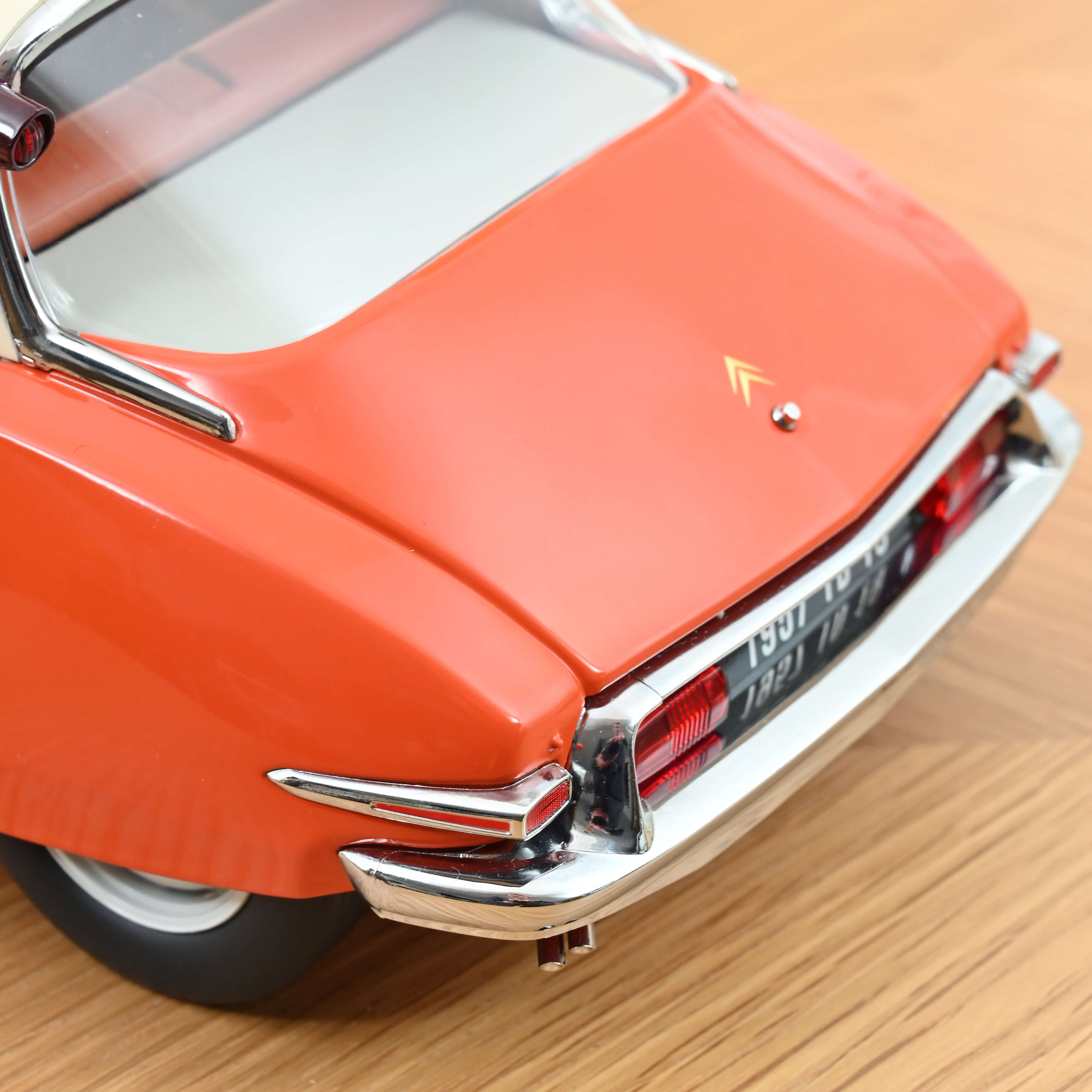 norev-citro-n-id-19-1955-modellino-auto-1-12-orange-capucine-et-cr-me image 5