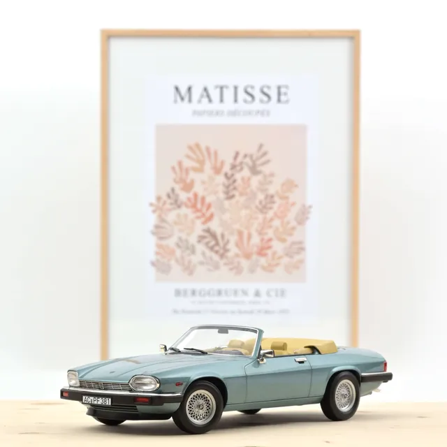 norev-jaguar-xj-s-5-3-h-e-cabriolet-1988-blu-chiaro-metallizzato-modellino-1-18 image 1