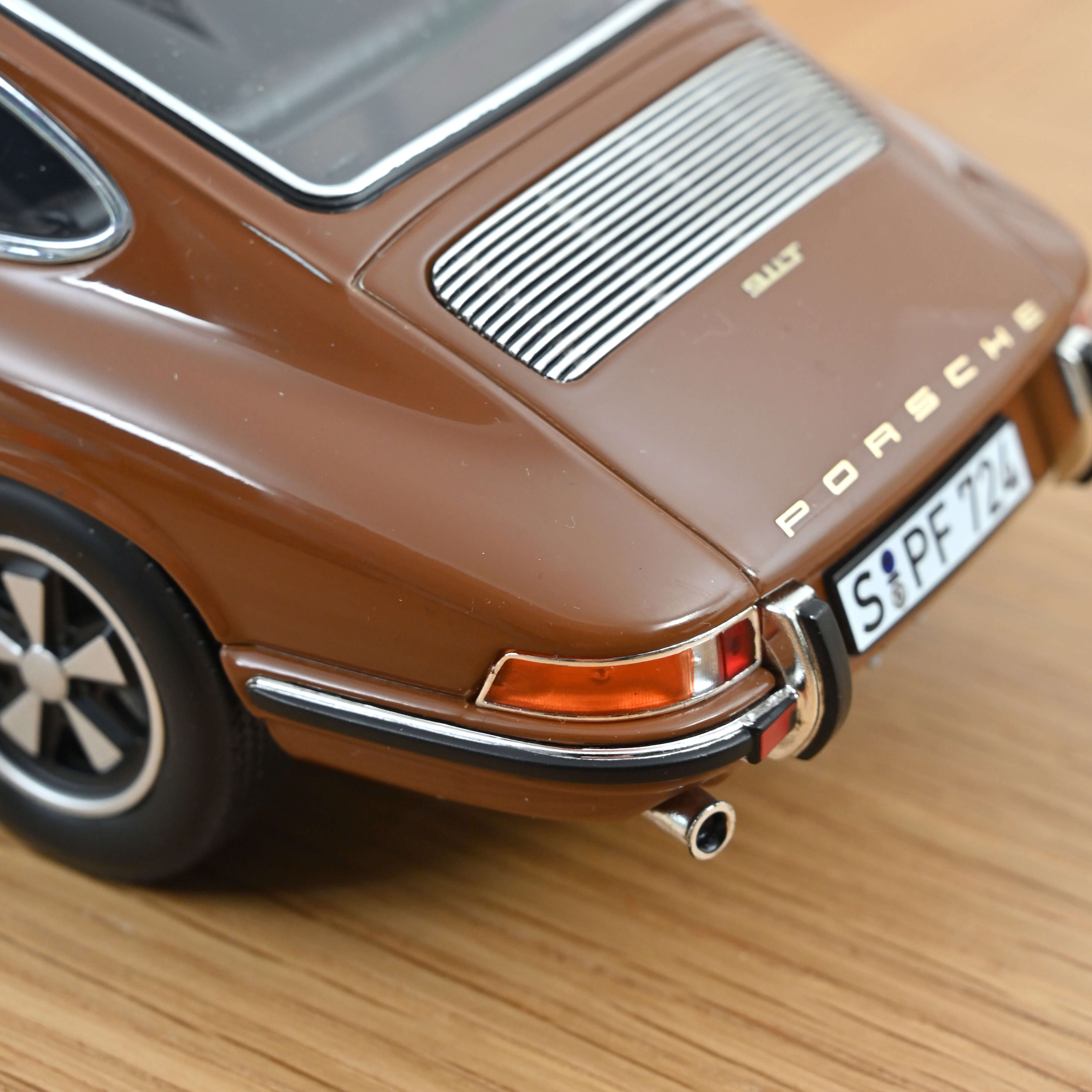 norev-porsche-911-t-1969-brun-s-pia-1-18-400pz image 4