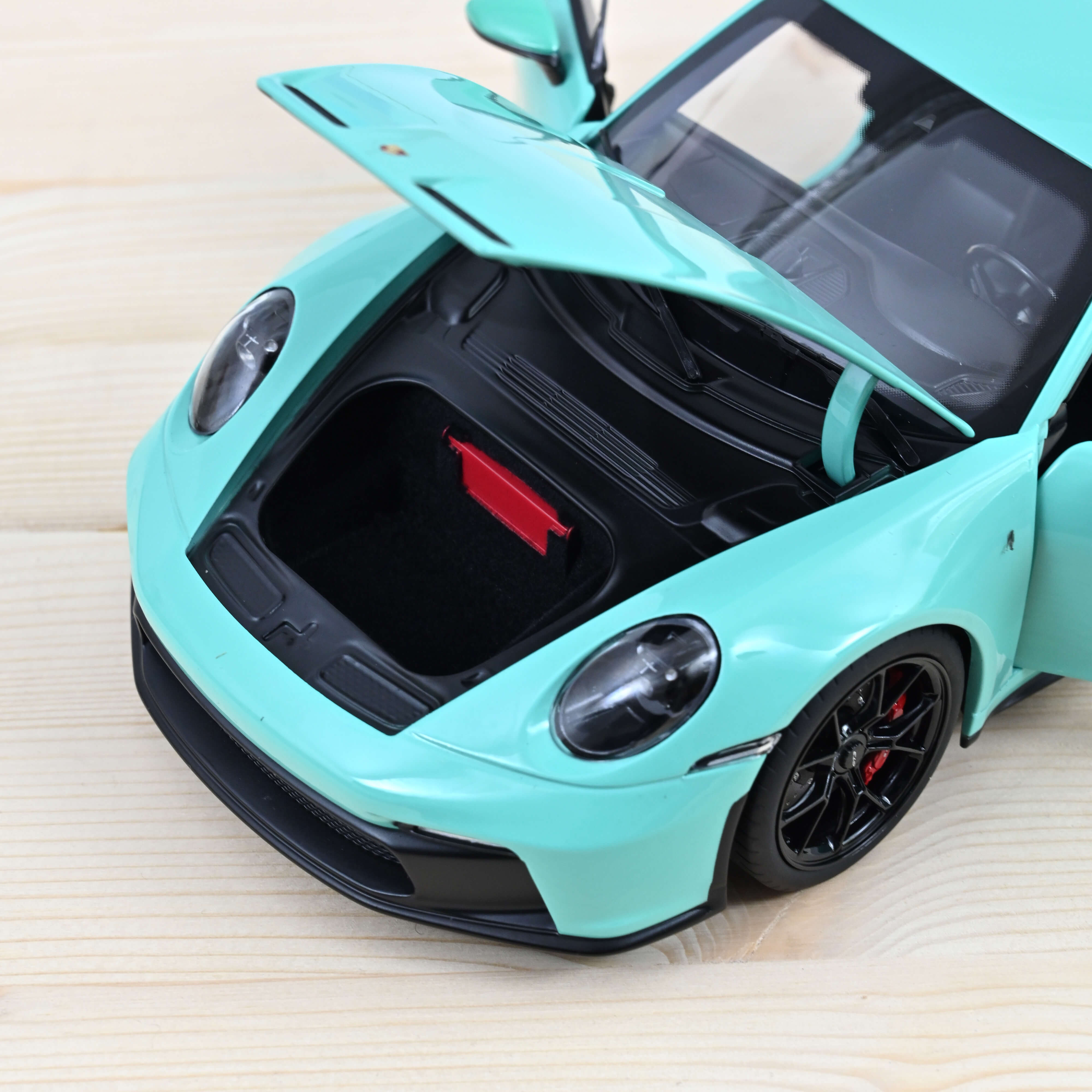 norev-porsche-911-gt3-2021-modellino-auto-1-18-verde-menta-con-ruote-nere image 3