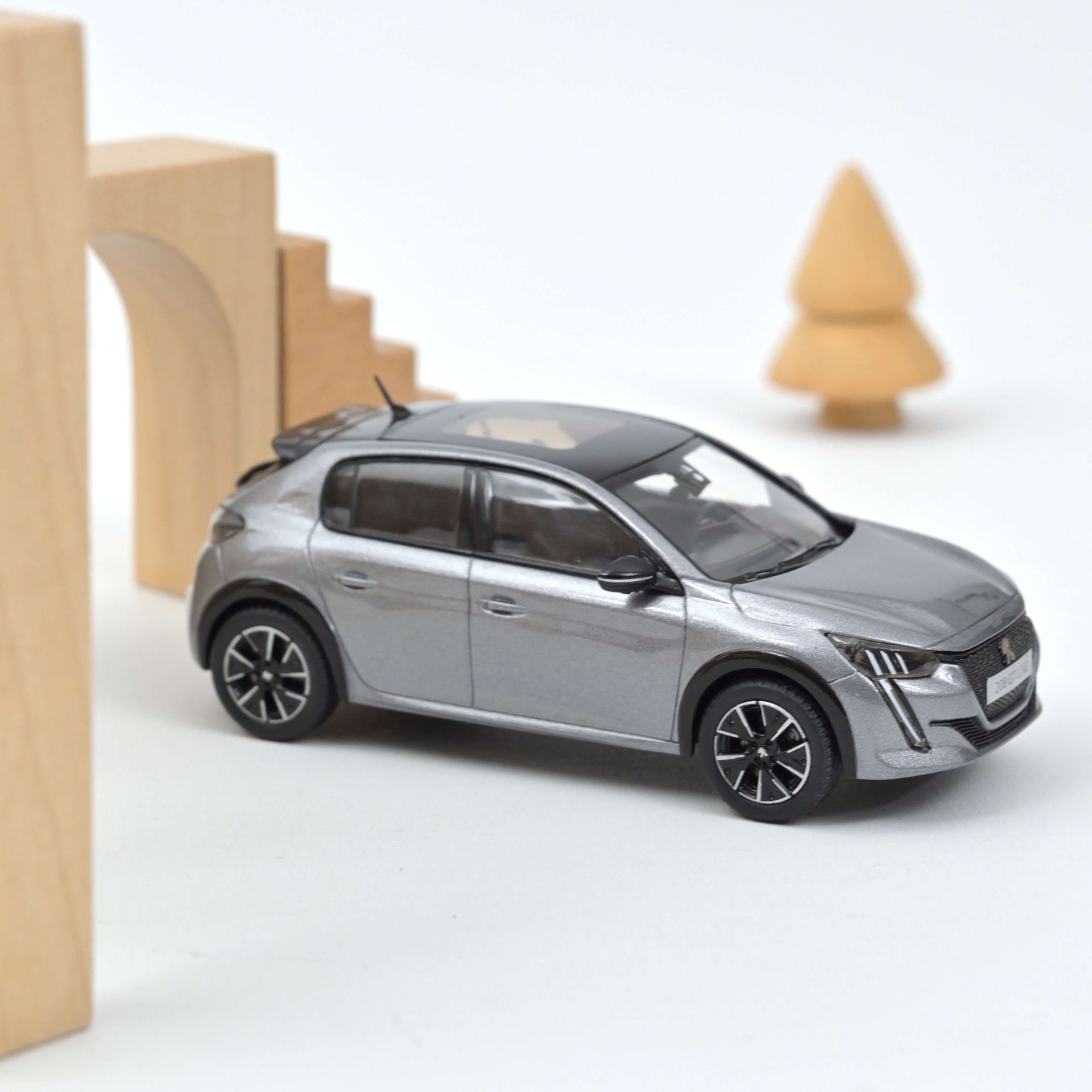 norev-peugeot-208-gt-line-2019-modellino-auto-1-43-grigio-platinum image 1