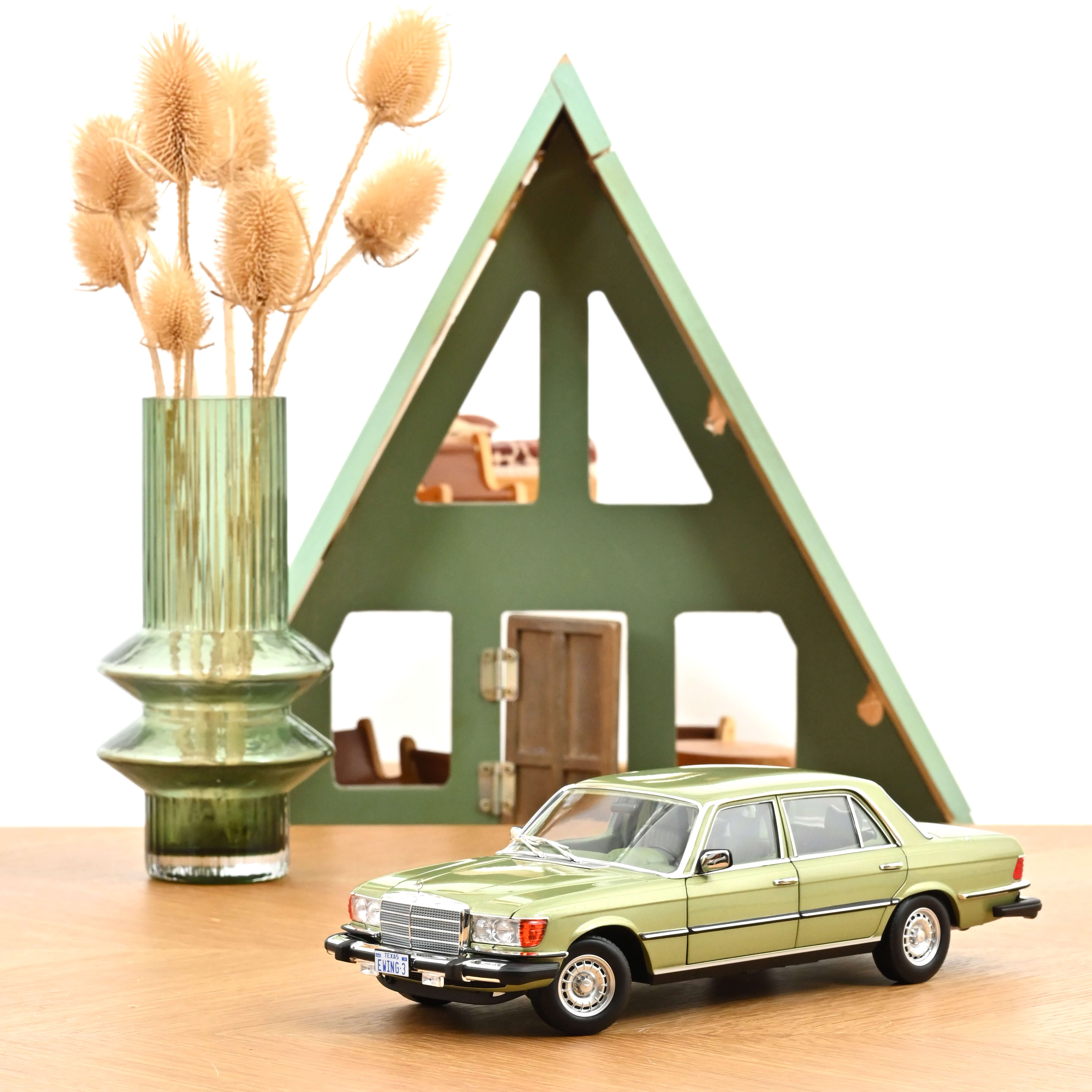 norev-mercedes-benz-450-sel-w116-verde-argento-us-version-dallas-1979-1-18-model image 1