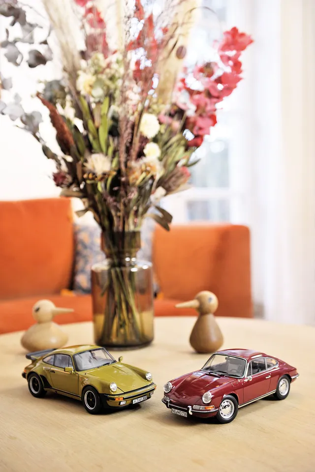 norev-porsche-911-t-1969-modellino-auto-1-18-rosso-scuro-2 image 1