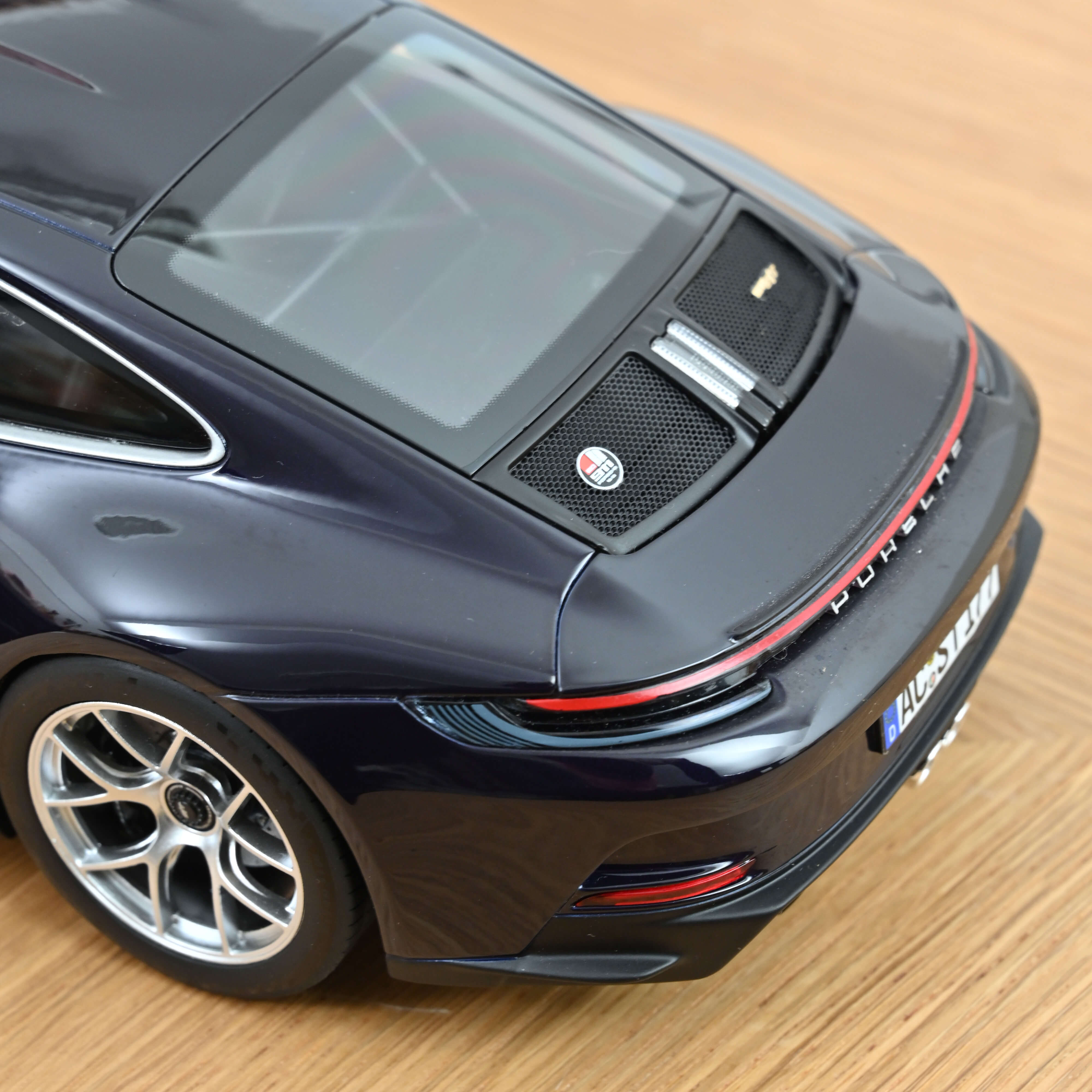 norev-porsche-911-s-t-2023-viola-metallizzato-1-18-modellino-edizione-limitata-4 image 6